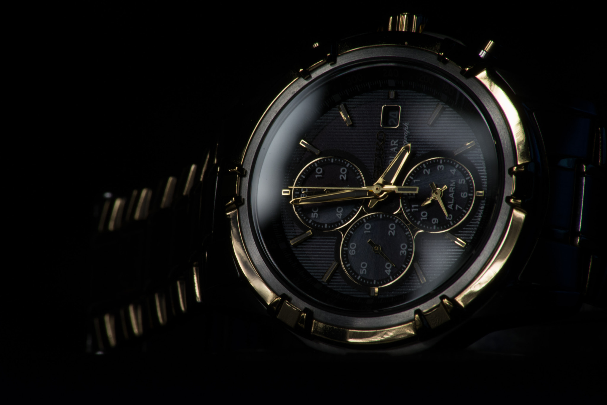 Sigma 70-300mm F4-5.6 APO DG Macro sample photo. Seiko solar watch photography