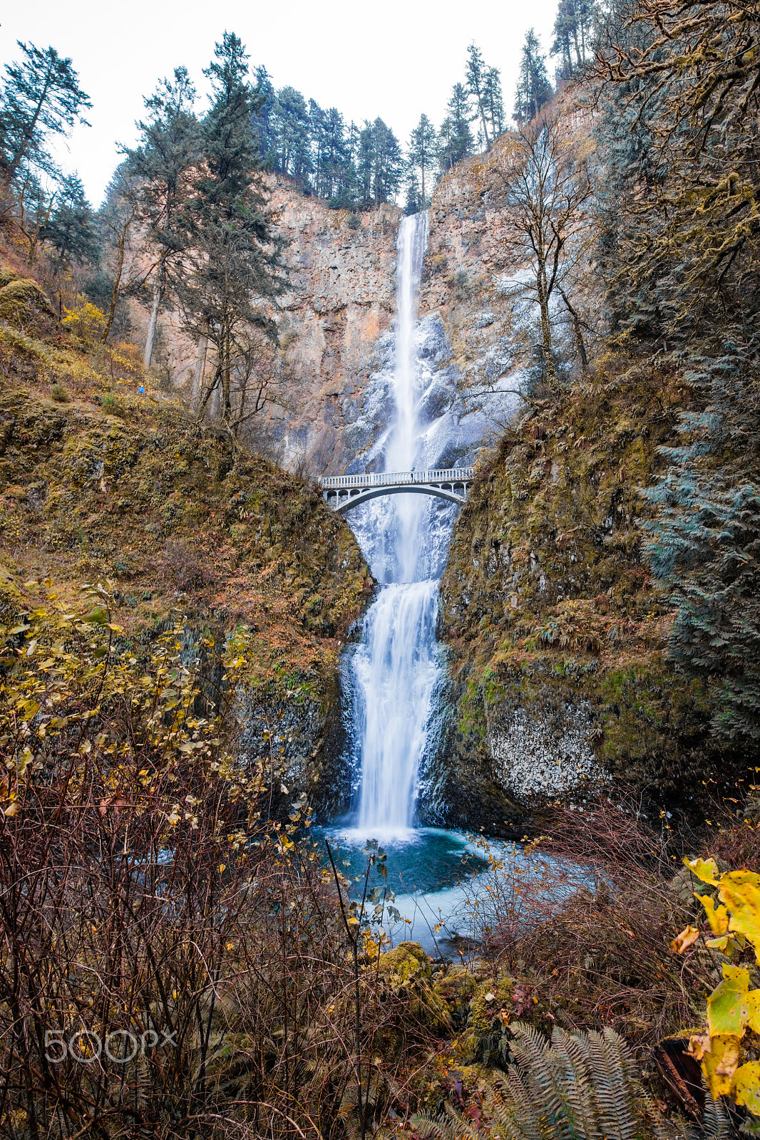 Canon EOS 5DS R + Canon EF 300mm f/2.8L sample photo. Multnomah falls in winter photography