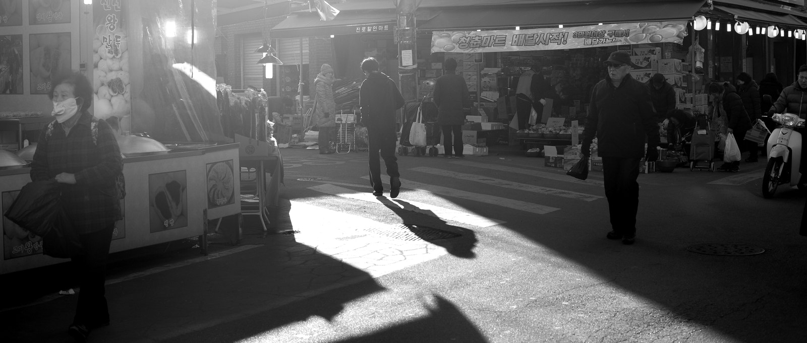 Nikon Df + ZEISS Planar T* 50mm F1.4 sample photo. Market photography