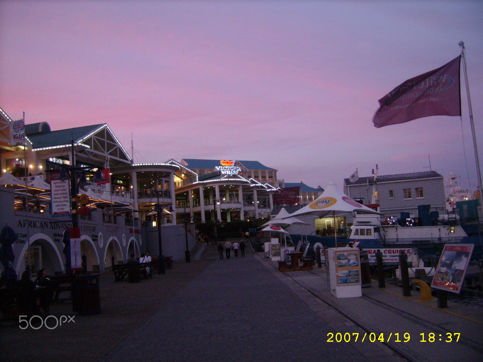 Samsung Digimax A50 / KENOX Q2 sample photo. Sunset at the waterfront photography