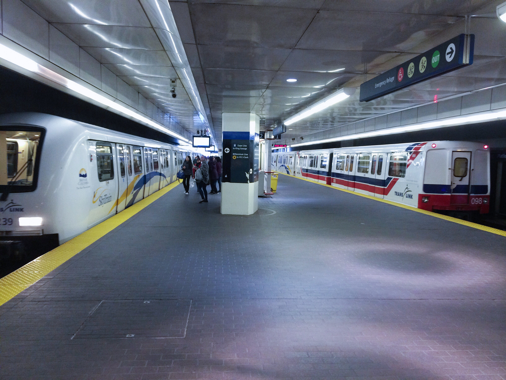 Jag.gr 645 PRO for iPhone sample photo. Translink waterfront station photography