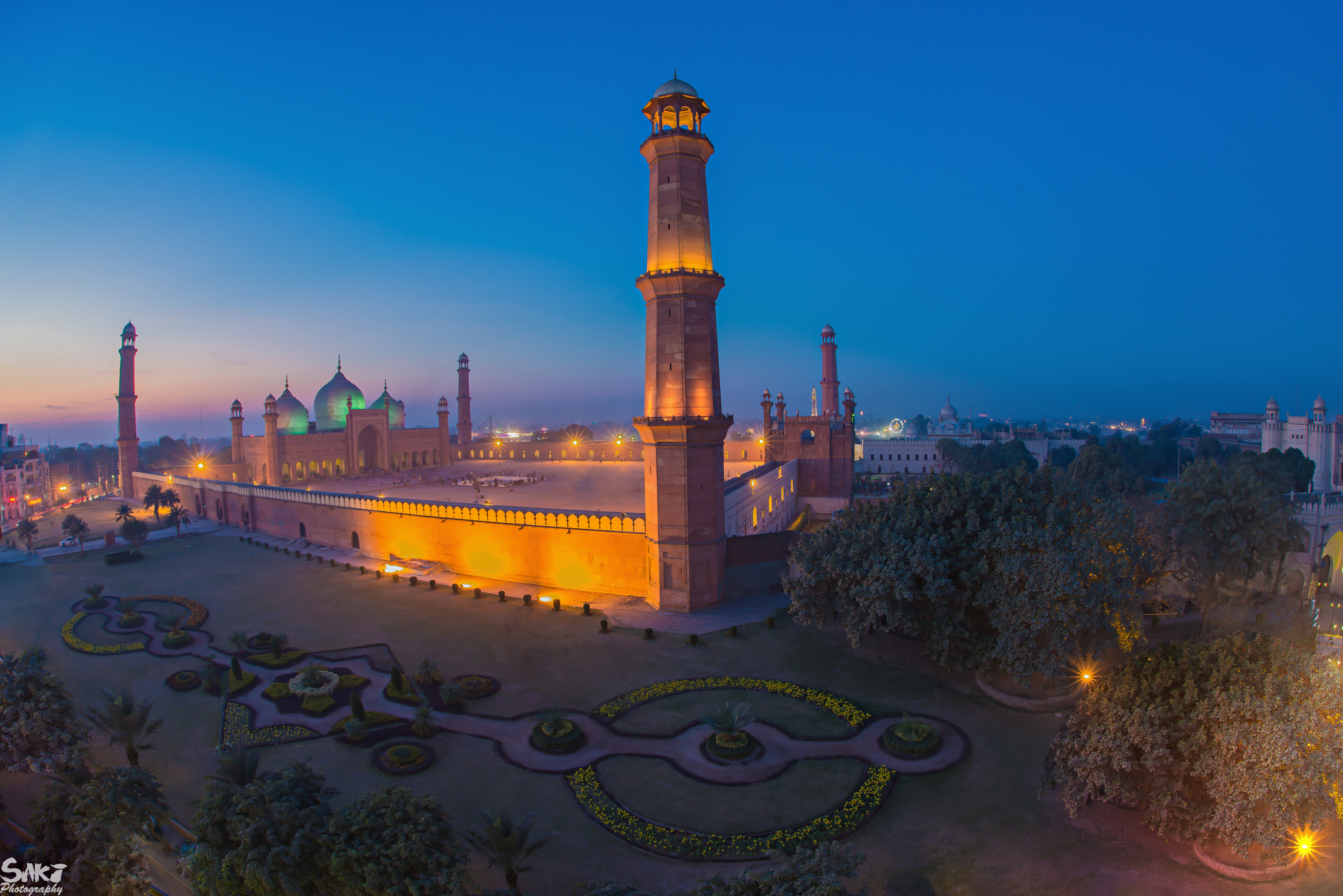 Nikon D800E + Sigma 15mm F2.8 EX DG Diagonal Fisheye sample photo. Badshahi mosque photography