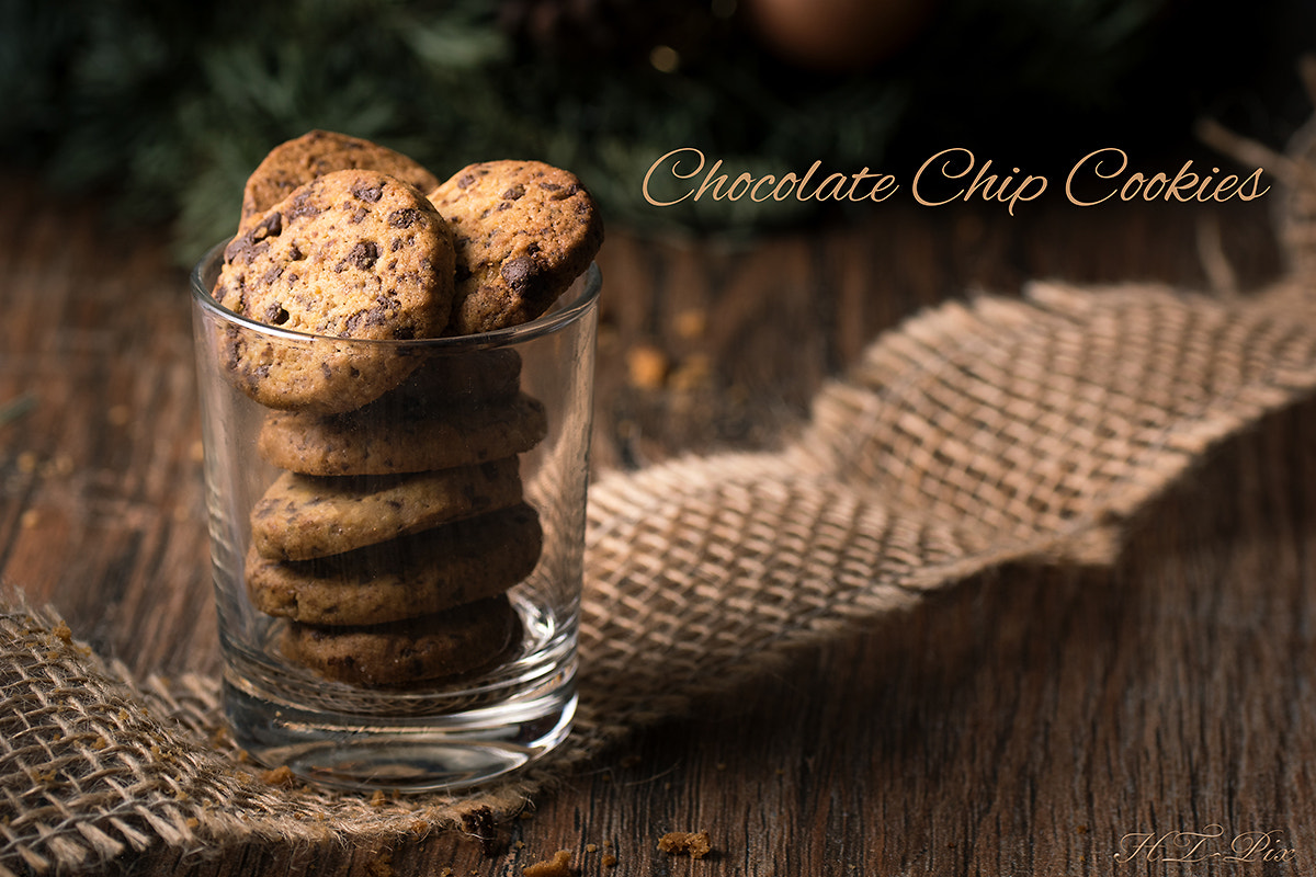 Sony ILCA-77M2 + Tamron SP AF 90mm F2.8 Di Macro sample photo. Fresh chocolate chip cookies photography