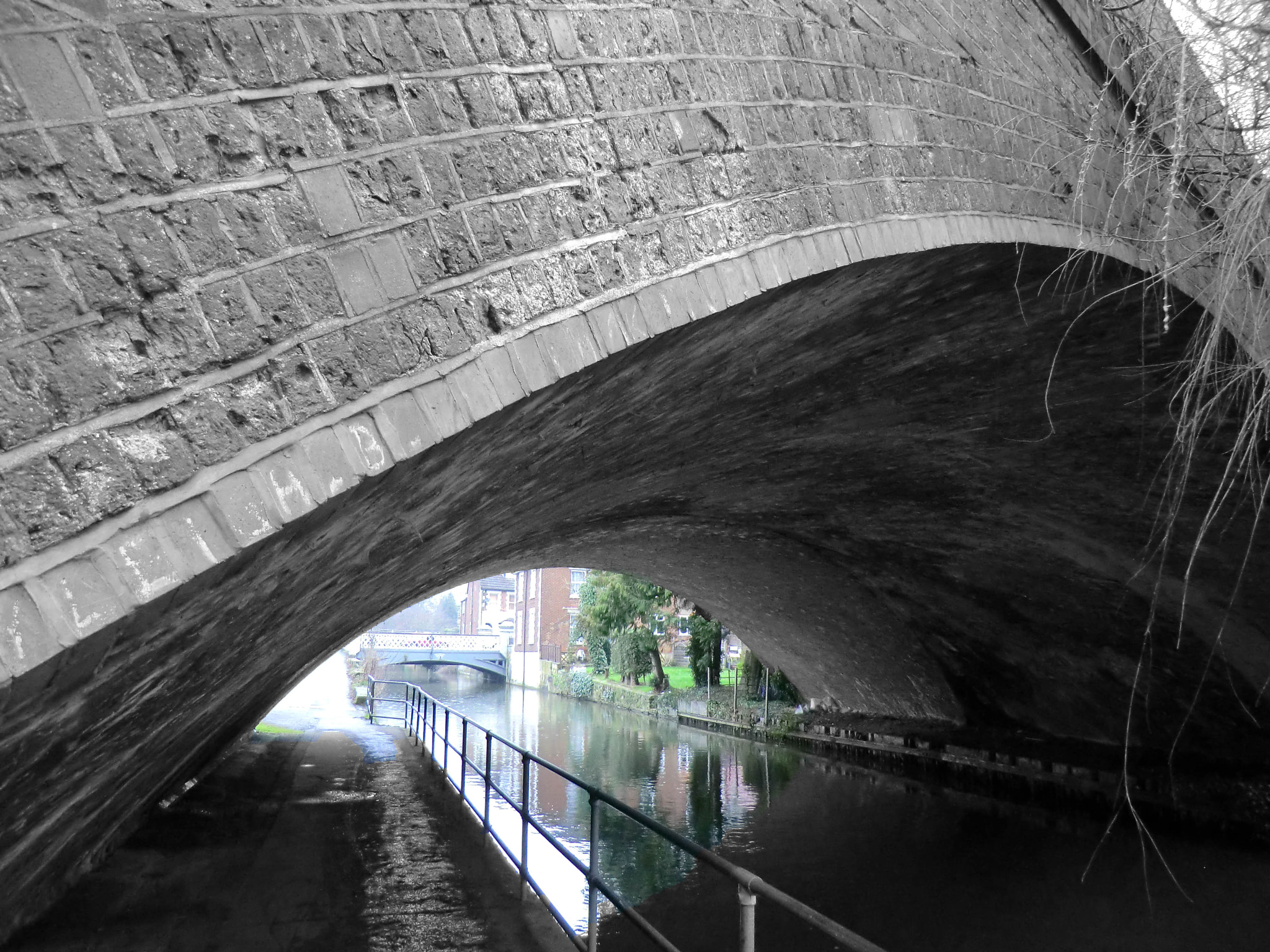 CASIO EX-H5 sample photo. Under the bridge photography