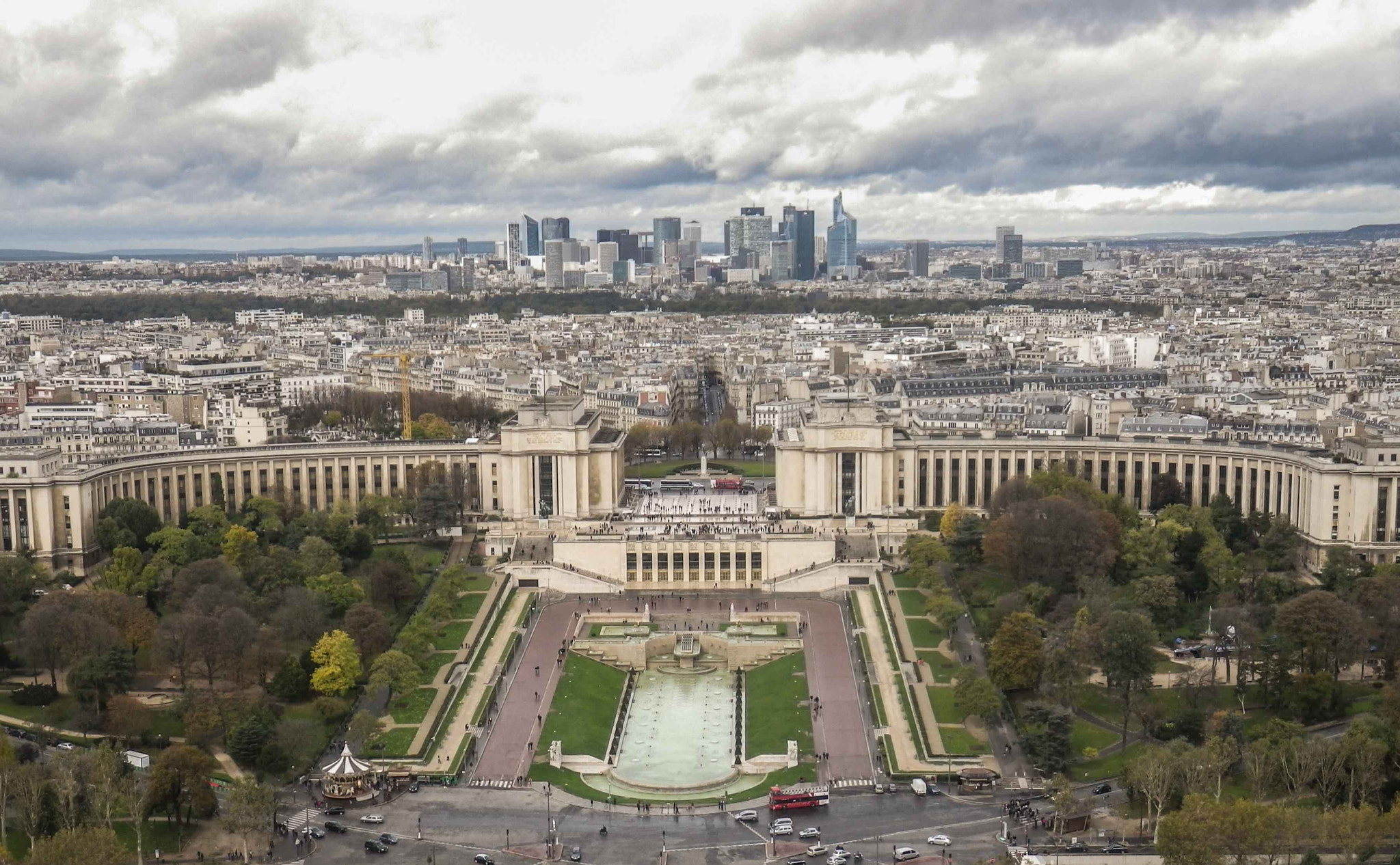 Pentax Optio W90 sample photo. Trocadéro et la défense, paris photography