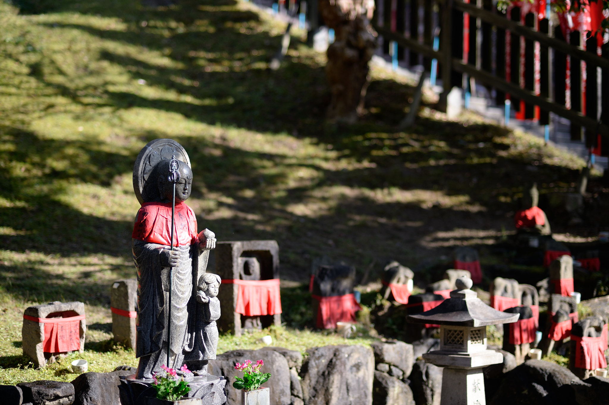 Nikon Df + Nikon AF Nikkor 85mm F1.8D sample photo. Jizo (stone statue) photography