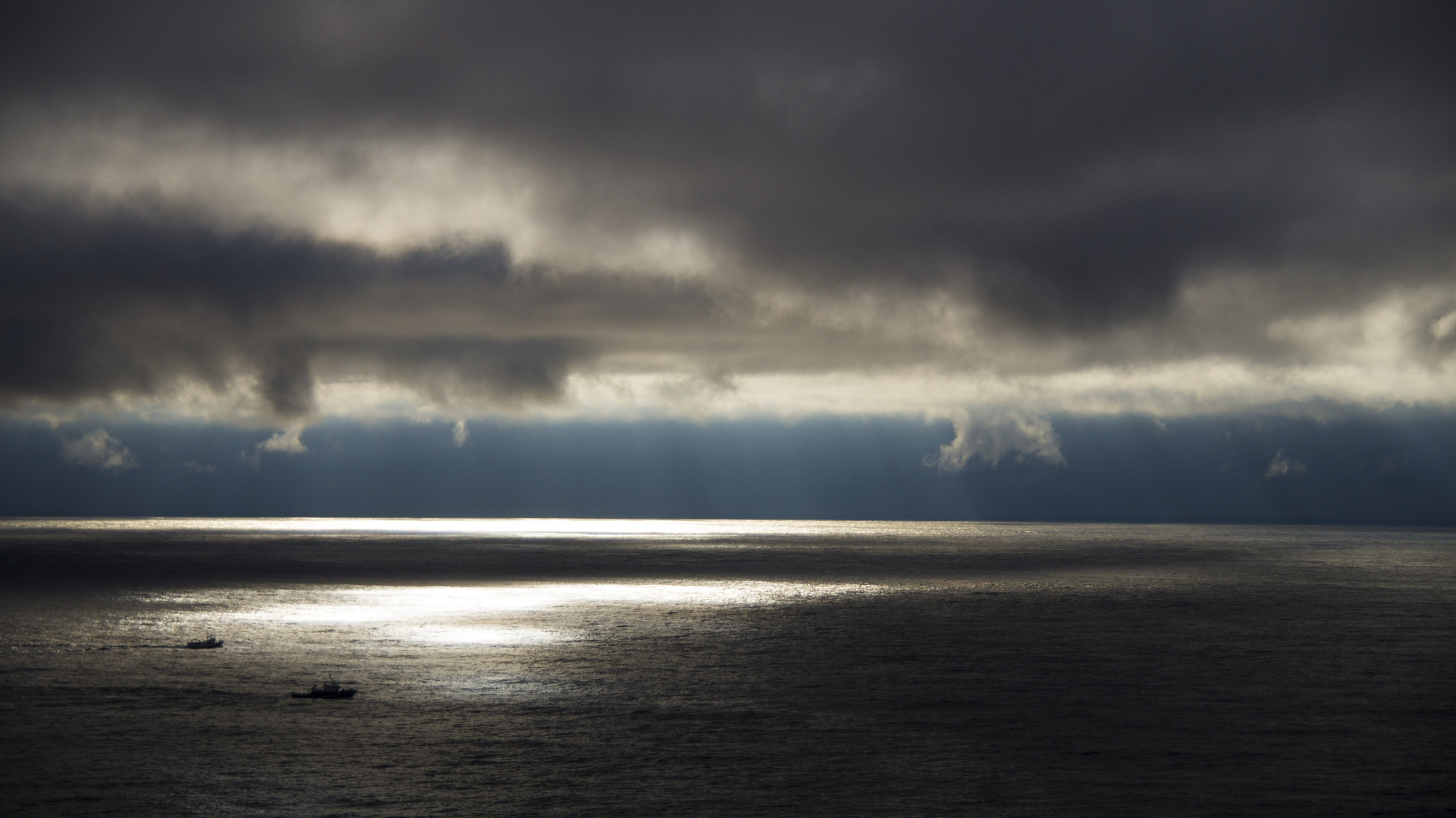 Sony SLT-A35 sample photo. Cloudy ocean photography