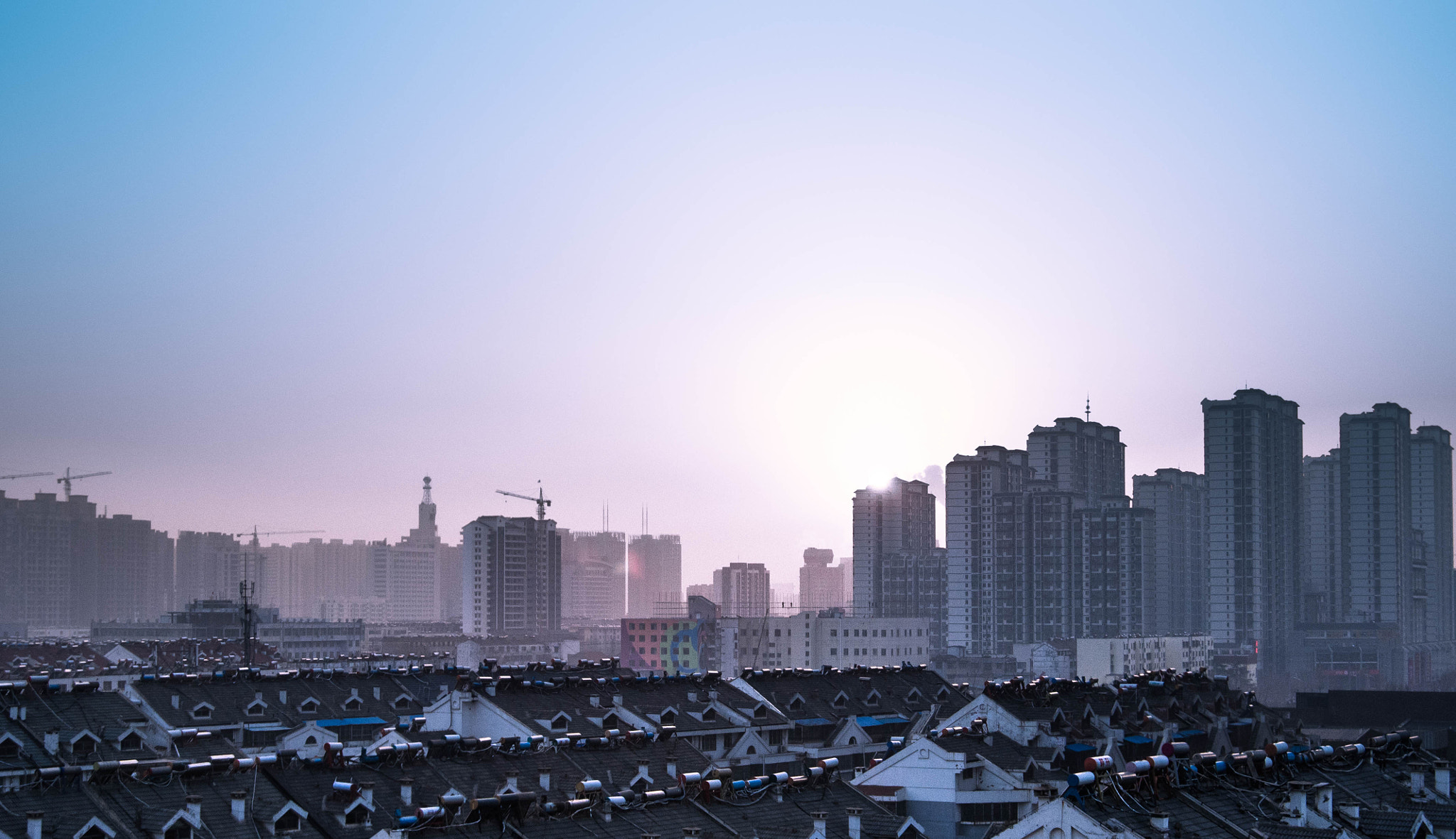 Nikon AF Nikkor 24-85mm F2.8-4D IF sample photo. 内陆小城市的淡淡雾霾.jpg photography