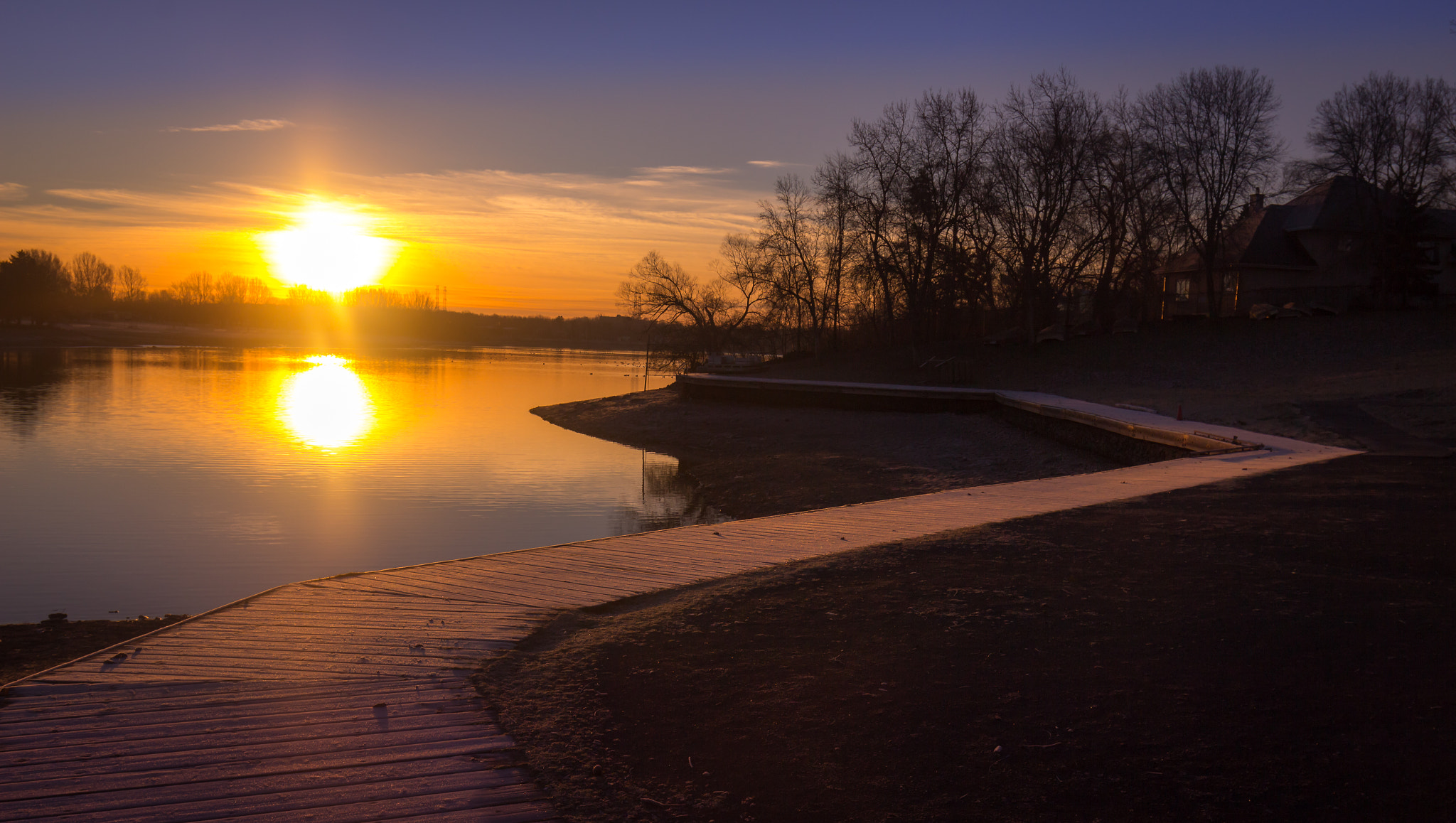 Canon EOS 600D (Rebel EOS T3i / EOS Kiss X5) + Canon EF 16-35mm F4L IS USM sample photo. Sunrise on the rideau photography