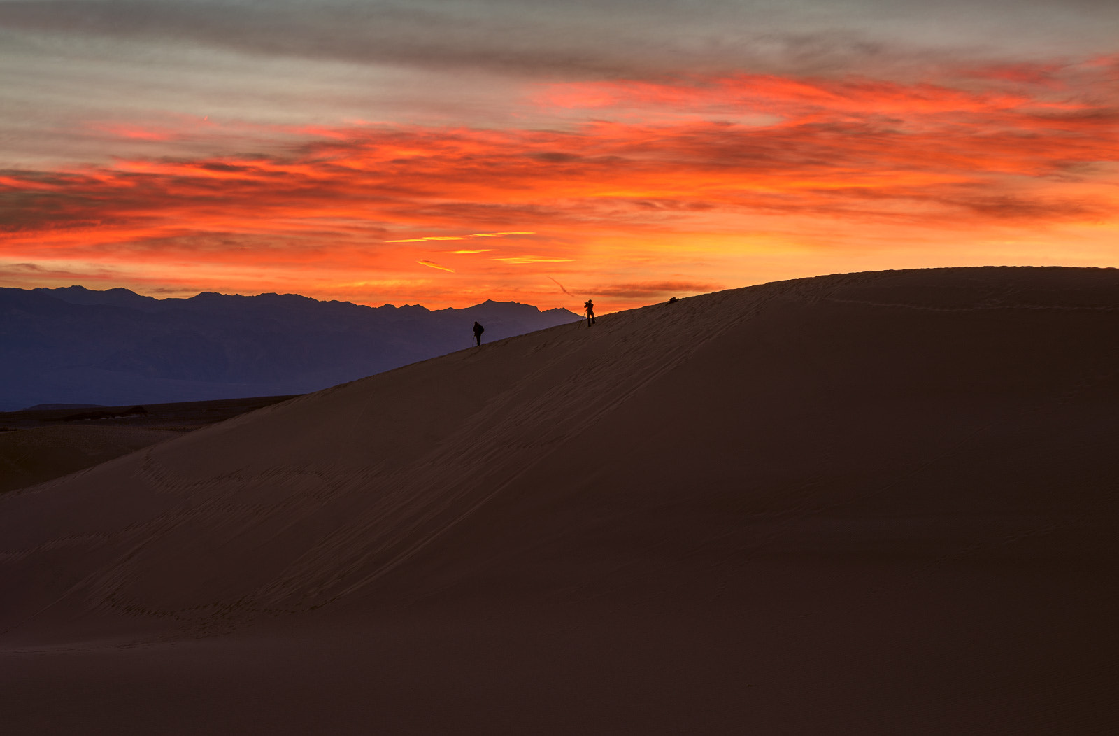 Nikon D600 + AF Nikkor 70-210mm f/4-5.6D sample photo. Mesquite dunes sunrise photography