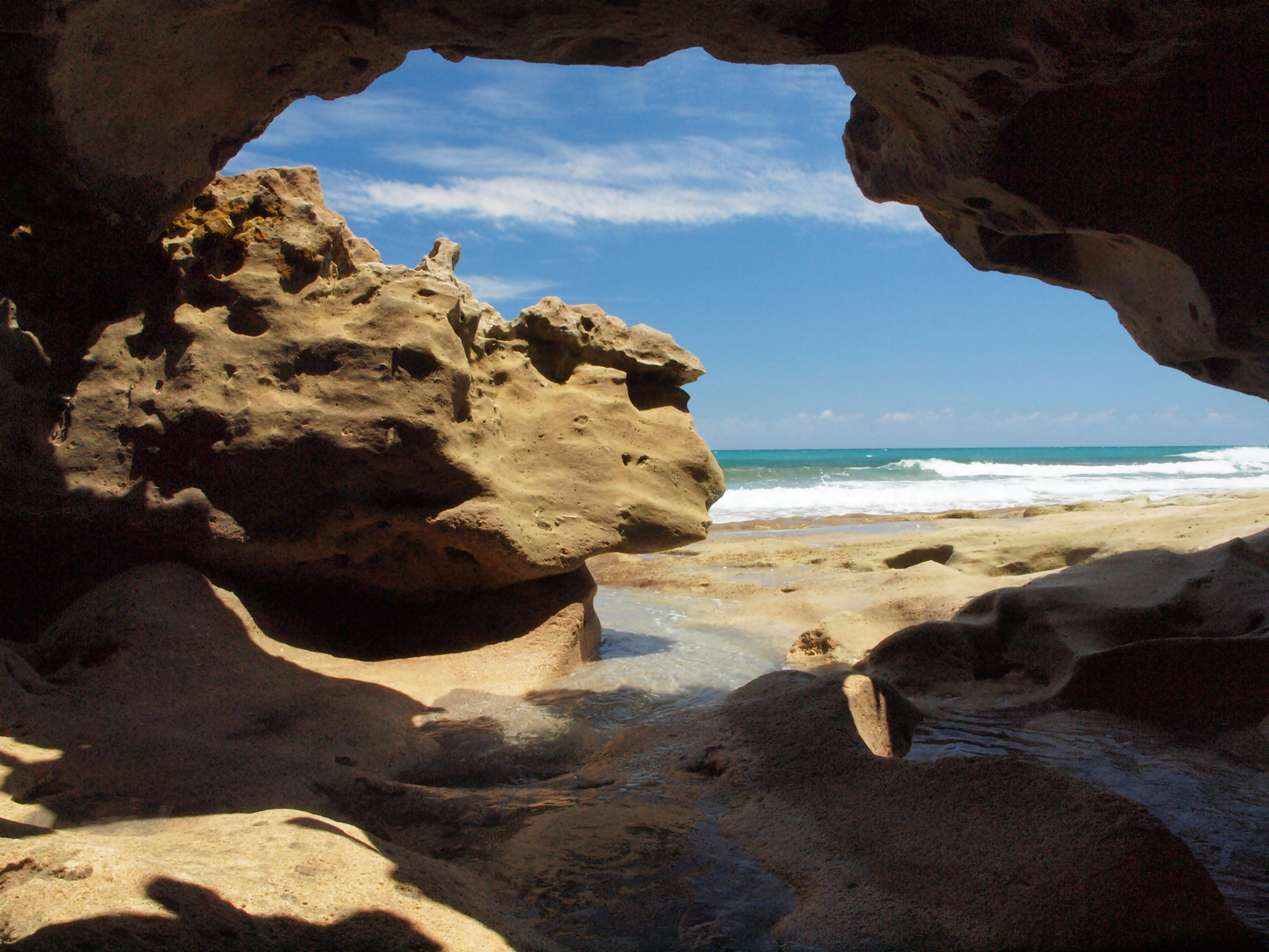 Olympus E-600 (EVOLT E-600) sample photo. In the dark at blowing rocks photography