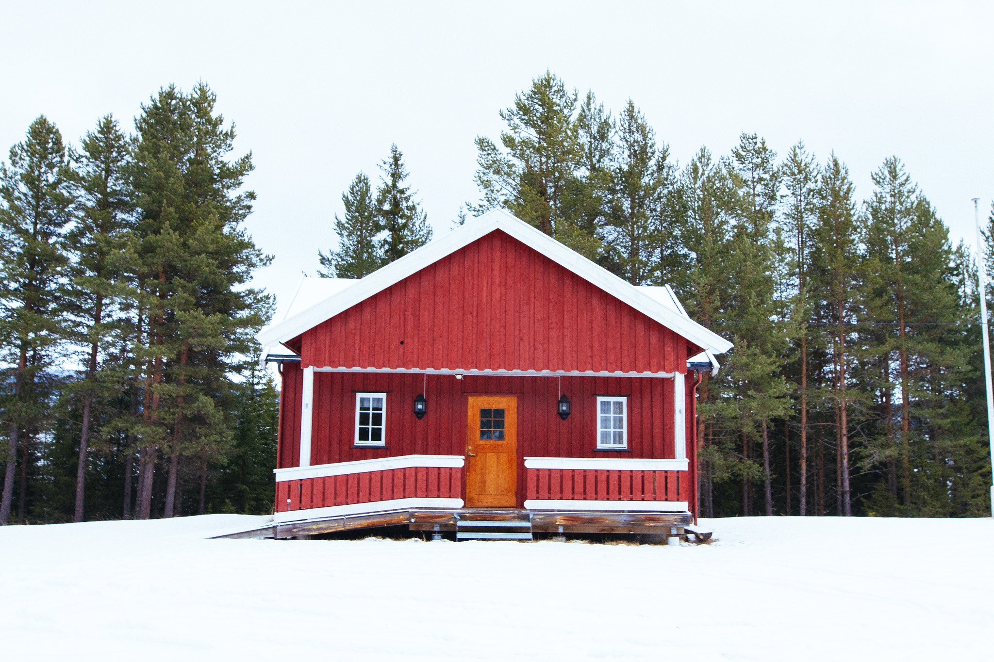 Canon EOS 7D + Sigma 20mm F1.4 DG HSM Art sample photo. Perfect little house for christmas photography