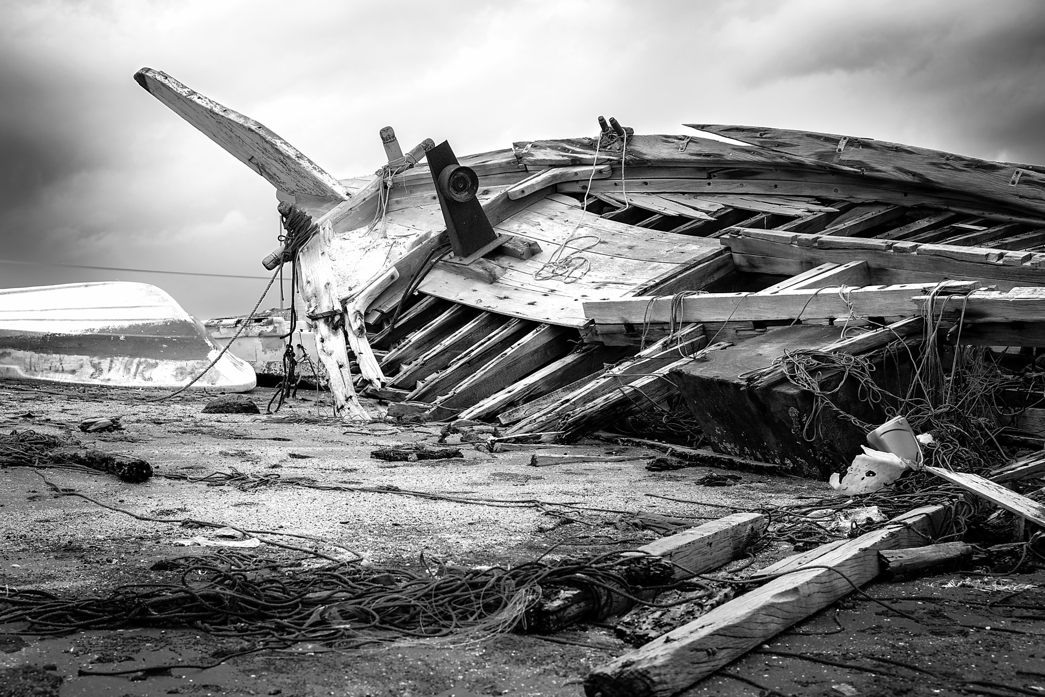 ZEISS Otus 55mm F1.4 sample photo. Ship wreck photography