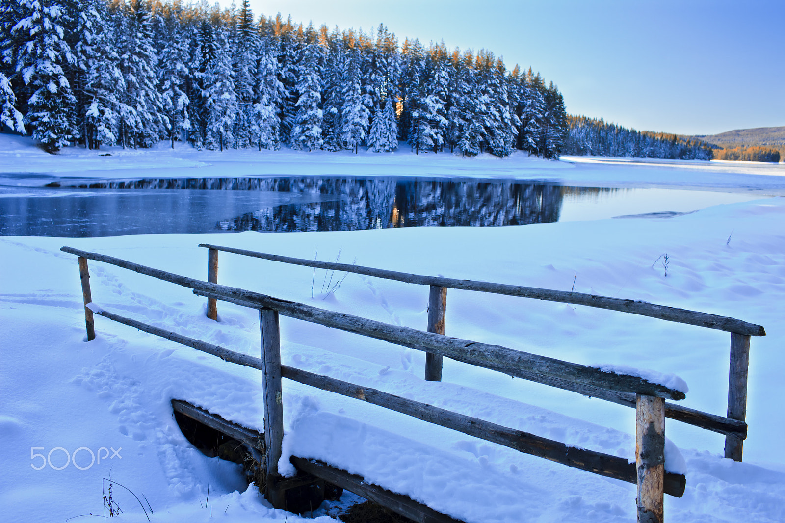 Canon EF 35mm F1.4L USM sample photo. Winter bridge photography