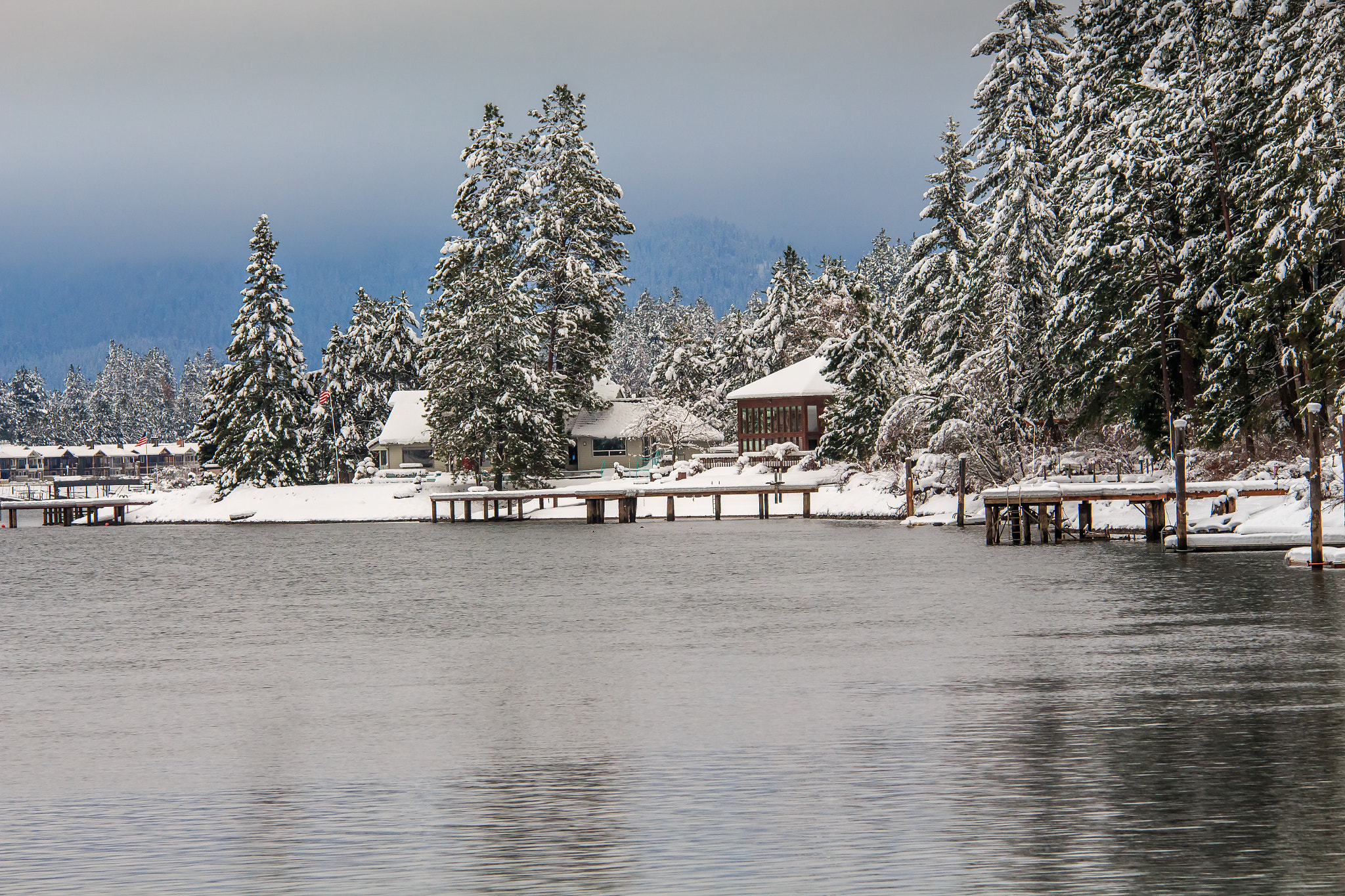 Sigma 70-200mm F2.8 EX DG OS HSM sample photo. What happens at the lake photography