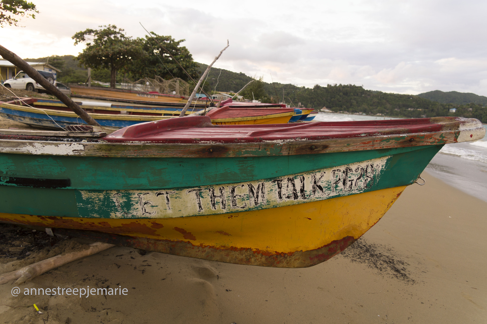 Sony DT 16-105mm F3.5-5.6 sample photo. Let them talk photography