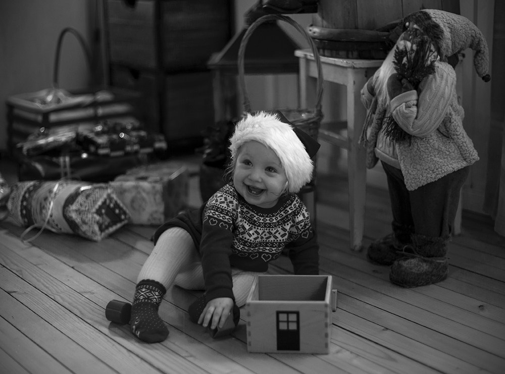 Leica M9 + Noctilux-M 50mm f/1 sample photo. The joy of christmas photography