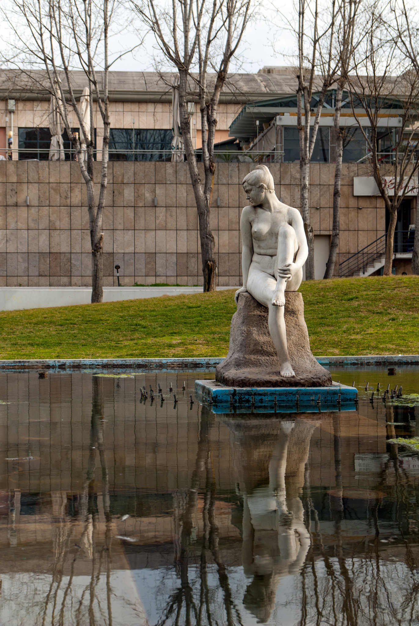 Sigma 17-70mm F2.8-4 DC Macro OS HSM sample photo. Louomeni (bathing lady) photography