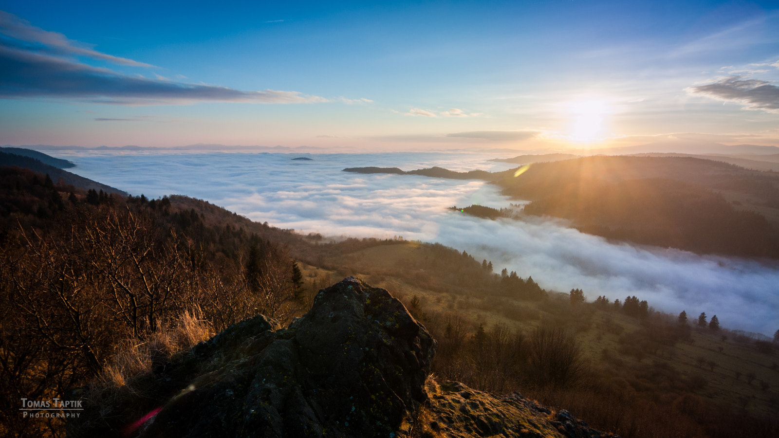 Tokina AT-X Pro 12-24mm F4 (IF) DX sample photo. Fog sea photography