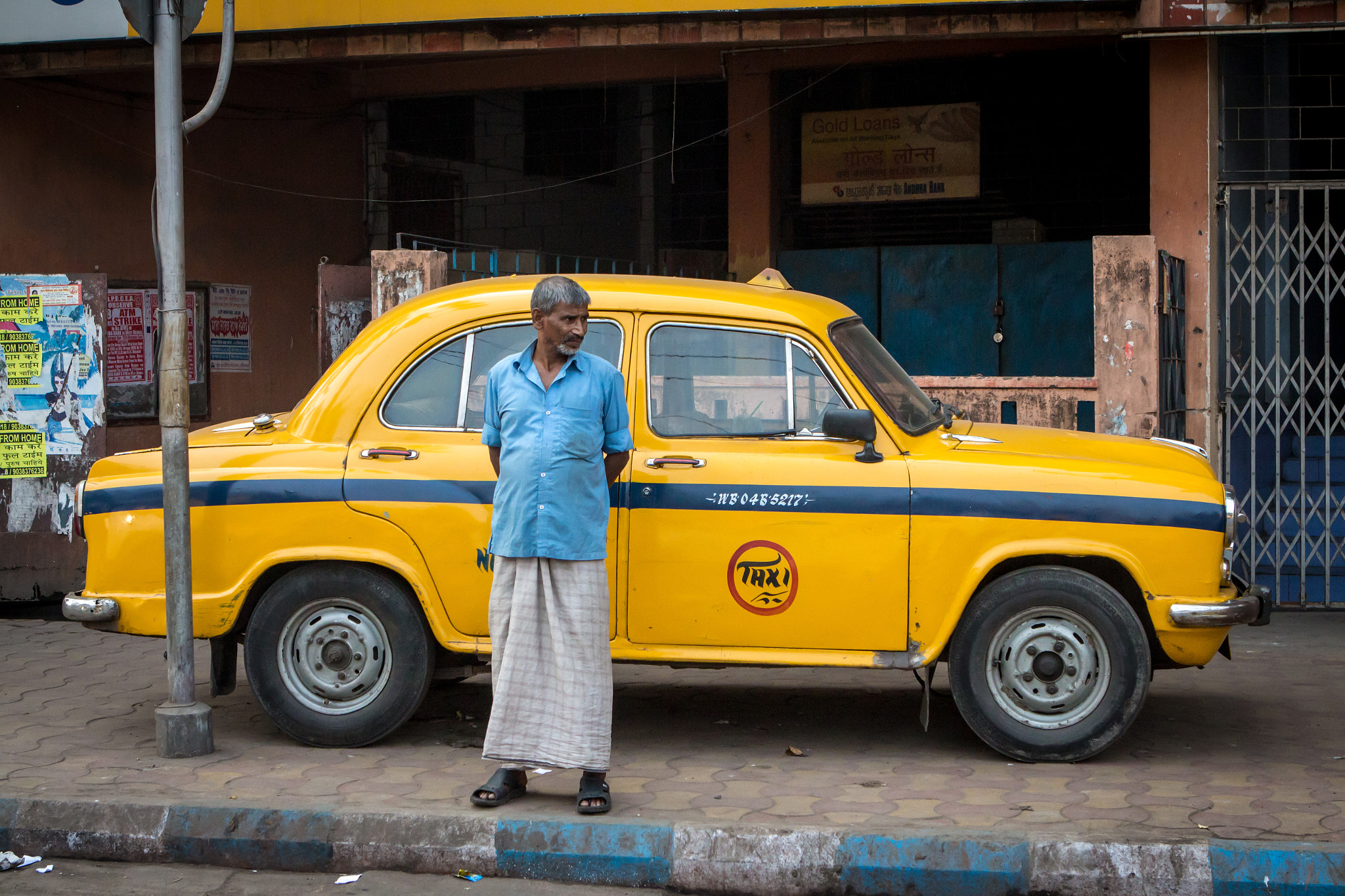 Canon EF 24-70mm F2.8L USM sample photo. Curbside service photography