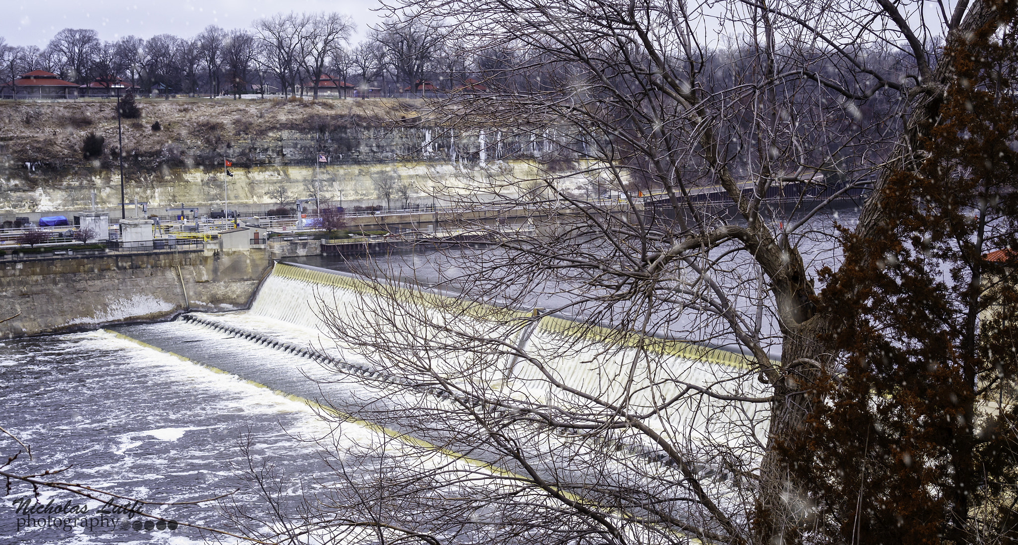 35mm F2.8 ZA sample photo. Lock and dam no. 1 -  ford dam photography