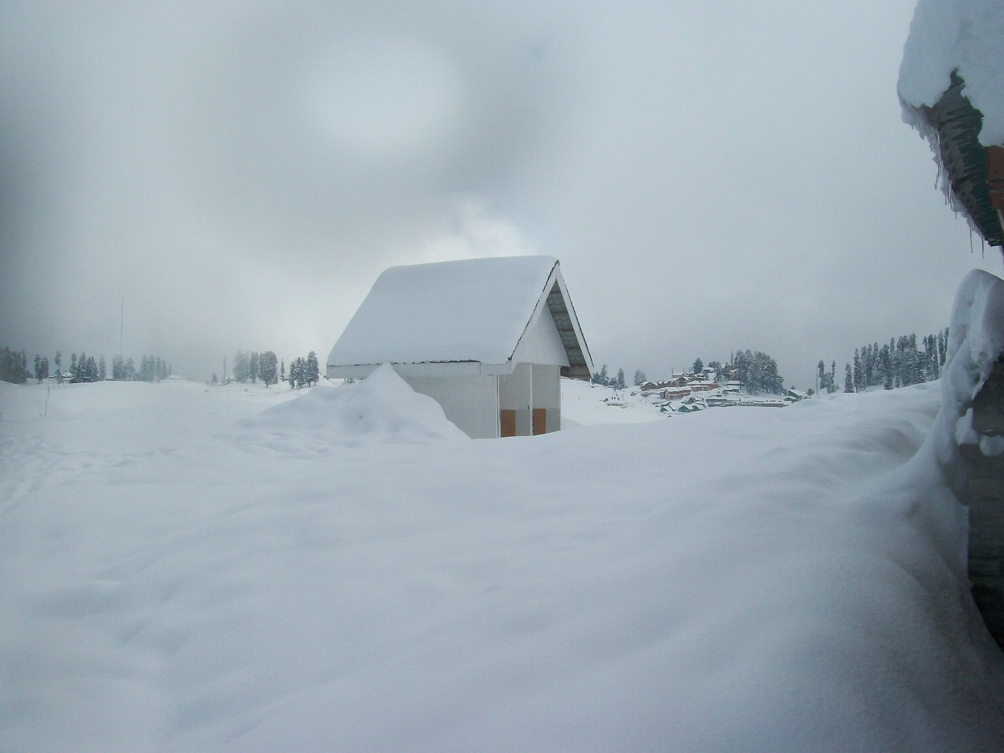 Kodak EASYSHARE C140 DIGITAL CAMERA sample photo. Snow hut gulmarg photography