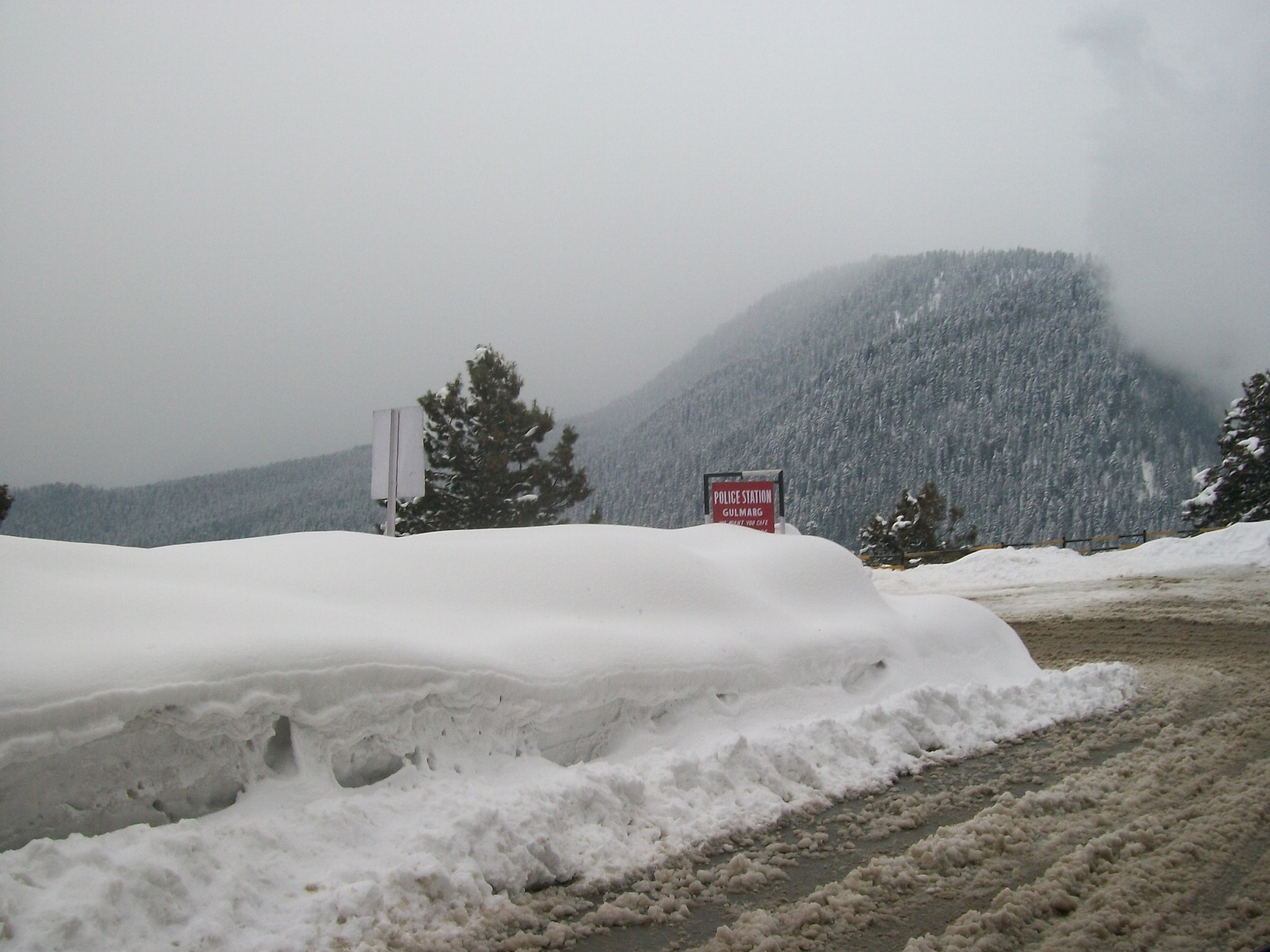 Kodak EASYSHARE C140 DIGITAL CAMERA sample photo. Roads in winter photography