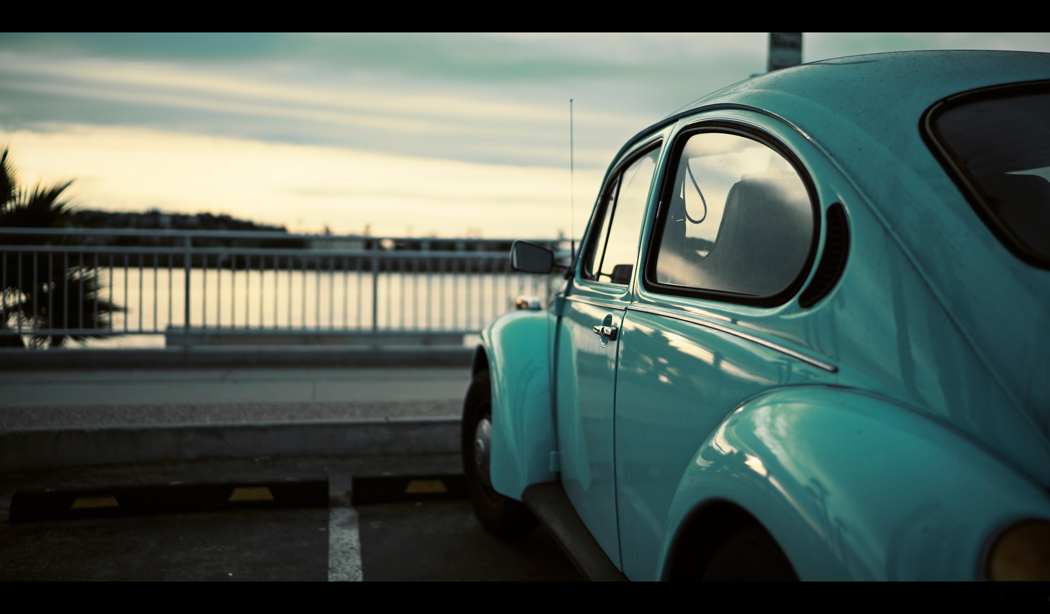 Sony a7S II + Sony Distagon T* FE 35mm F1.4 ZA sample photo. Vintage blue vw photography