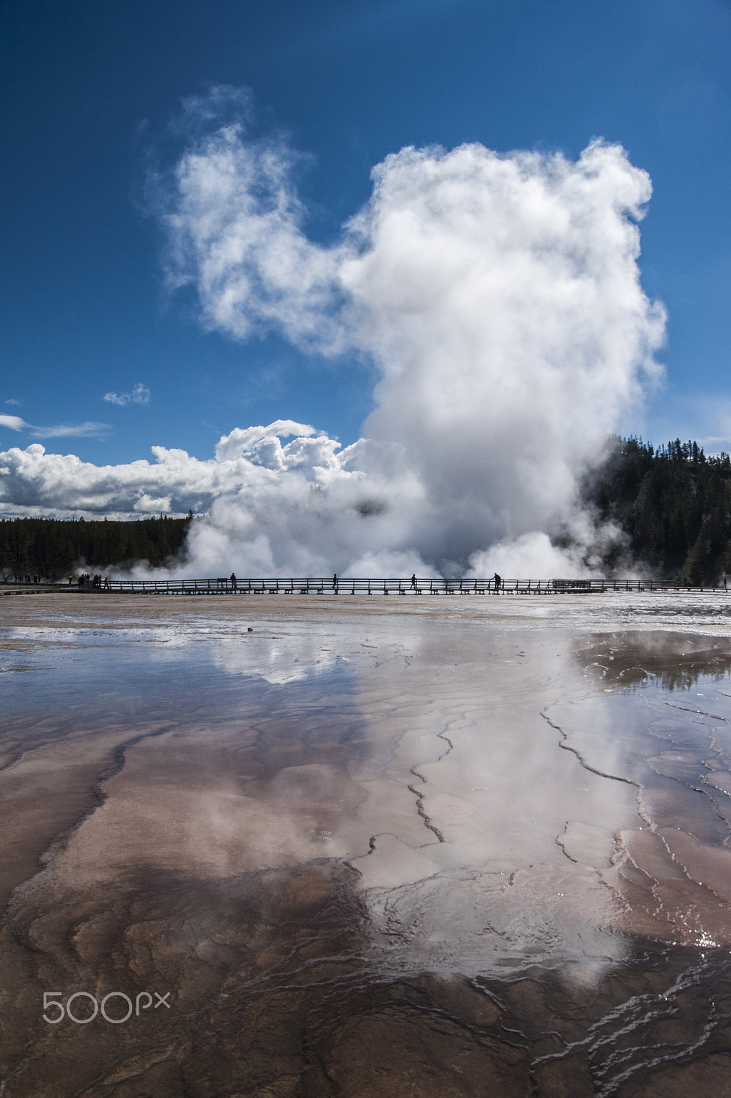 Sony Alpha DSLR-A700 + Sony DT 18-55mm F3.5-5.6 SAM sample photo. Yellowstone geyser photography