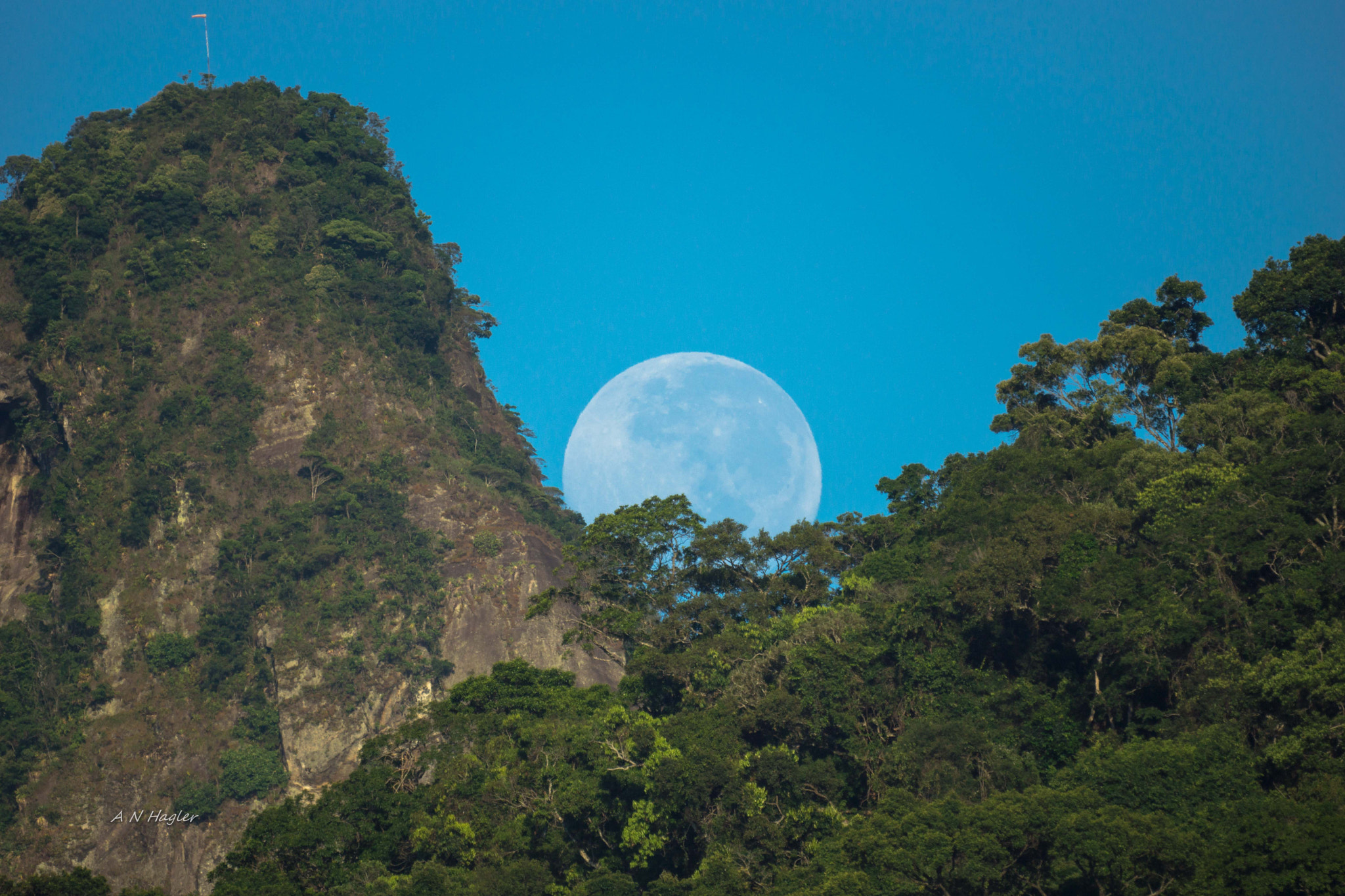 Sony SLT-A77 + Sony 500mm F8 Reflex sample photo. Moonset on pedra bonita photography