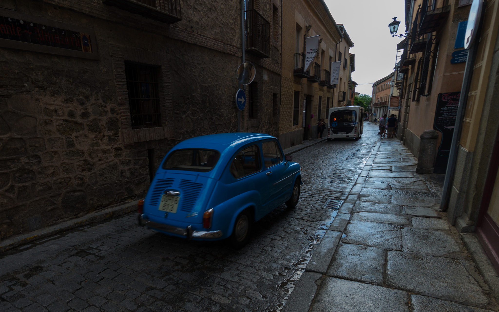 Sony Alpha NEX-F3 + Sony E 10-18mm F4 OSS sample photo. Old car on the streets of toledo. photography