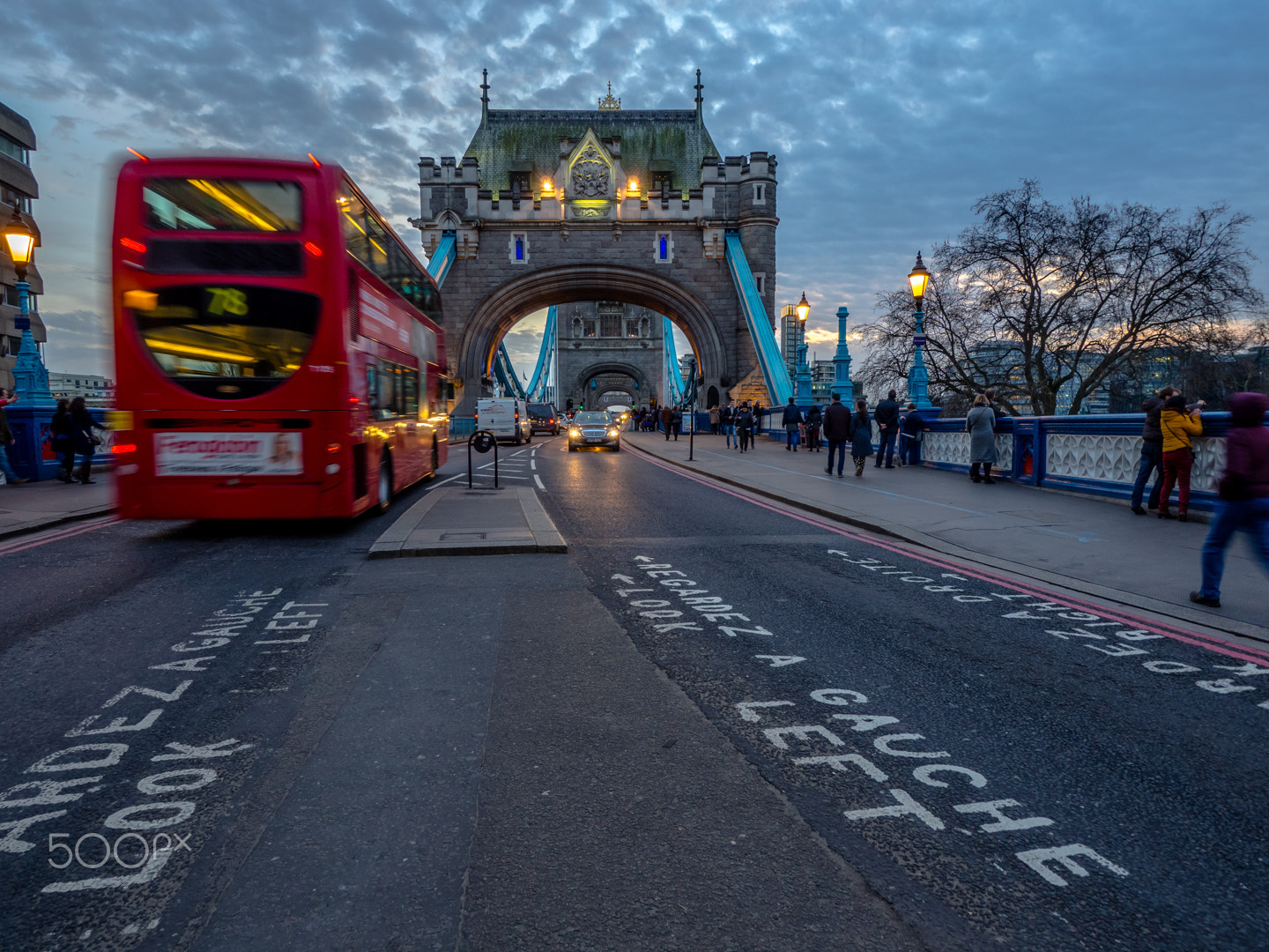 Olympus OM-D E-M10 II + OLYMPUS M.9-18mm F4.0-5.6 sample photo. London - bus & tower bridge photography