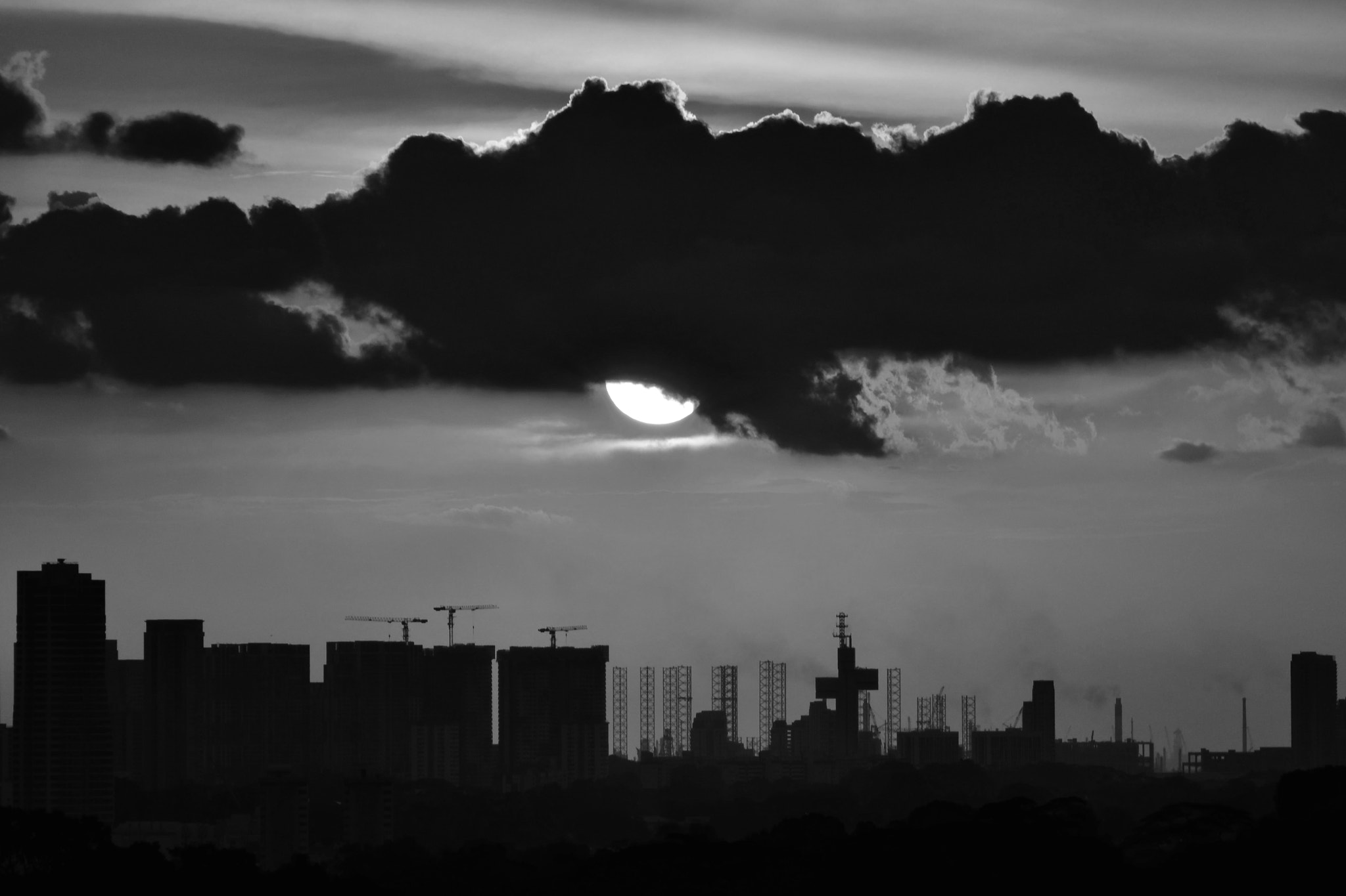 Nikon D750 + Nikon AF Nikkor 180mm F2.8D ED-IF sample photo. Evening sunset over singapore skyline photography
