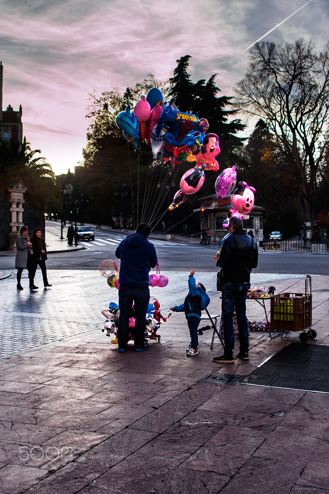 Olympus OM-D E-M5 + OLYMPUS 14-54mm Lens sample photo. I want all the balloons! photography