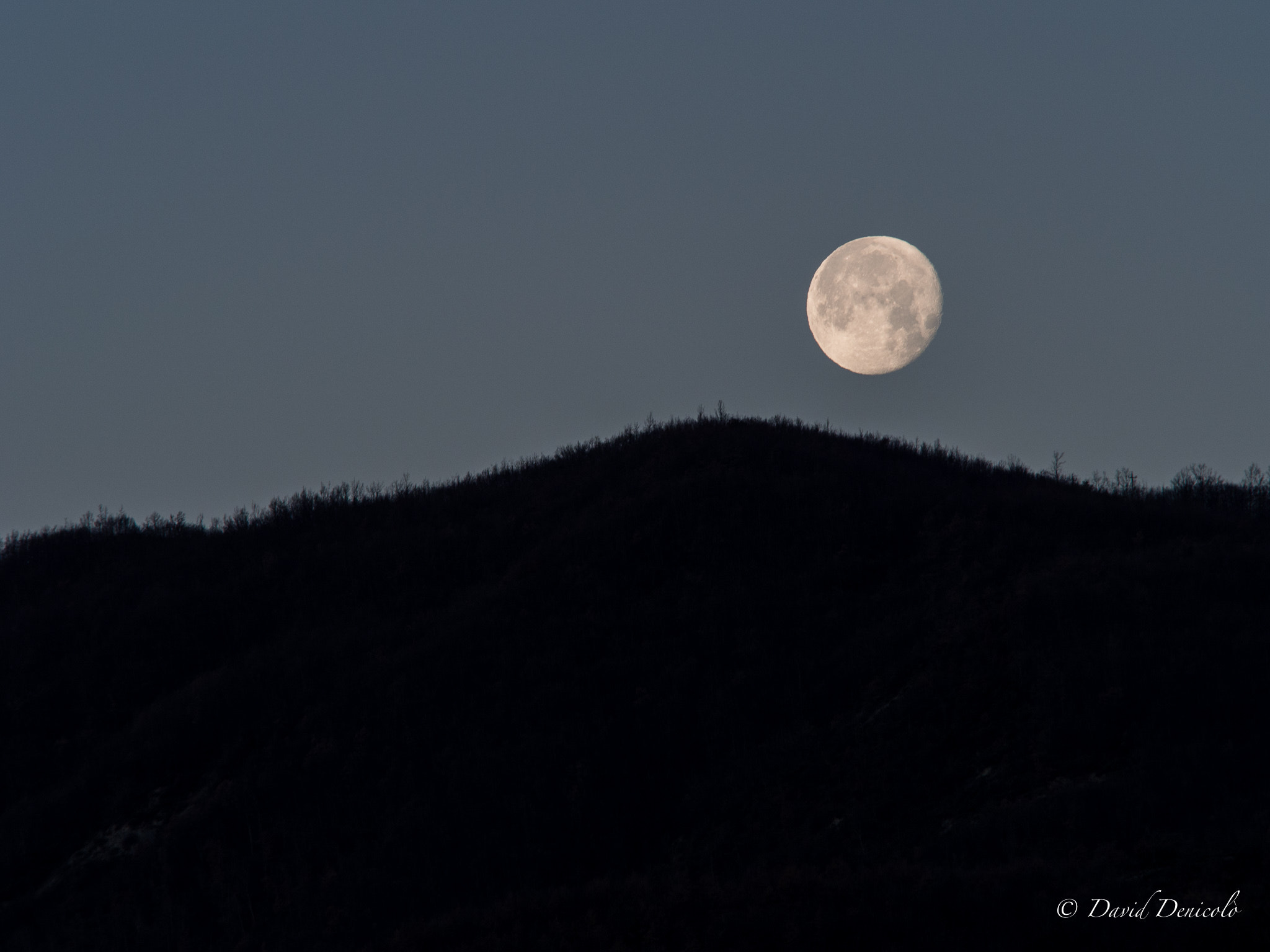 Olympus M.Zuiko Digital ED 40-150mm F2.8 Pro sample photo. Dawn with the moon photography