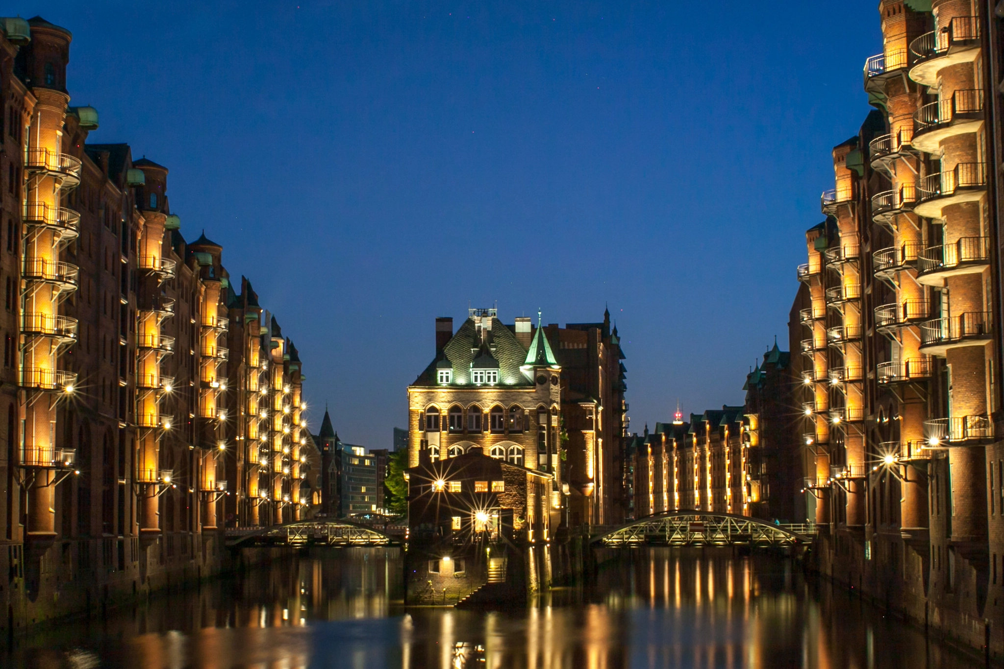 Canon EOS 50D + Canon EF 28mm F1.8 USM sample photo. Speicherstadt, hamburg, germany photography