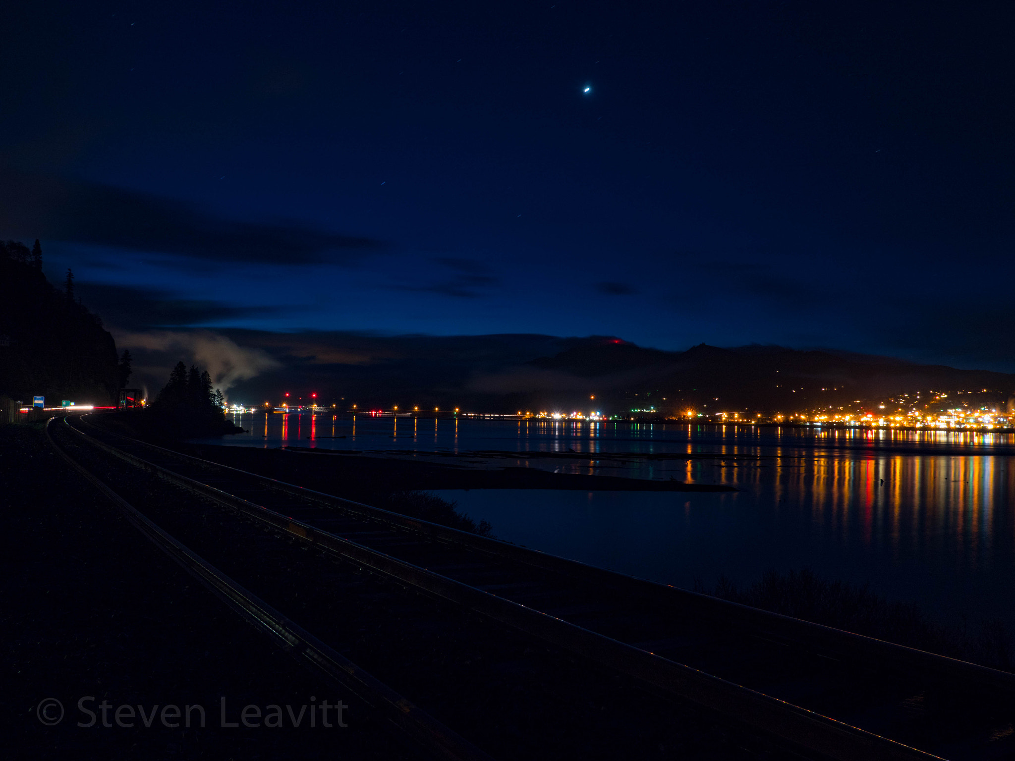 Panasonic Lumix DMC-GX8 sample photo. Hood river at first light photography