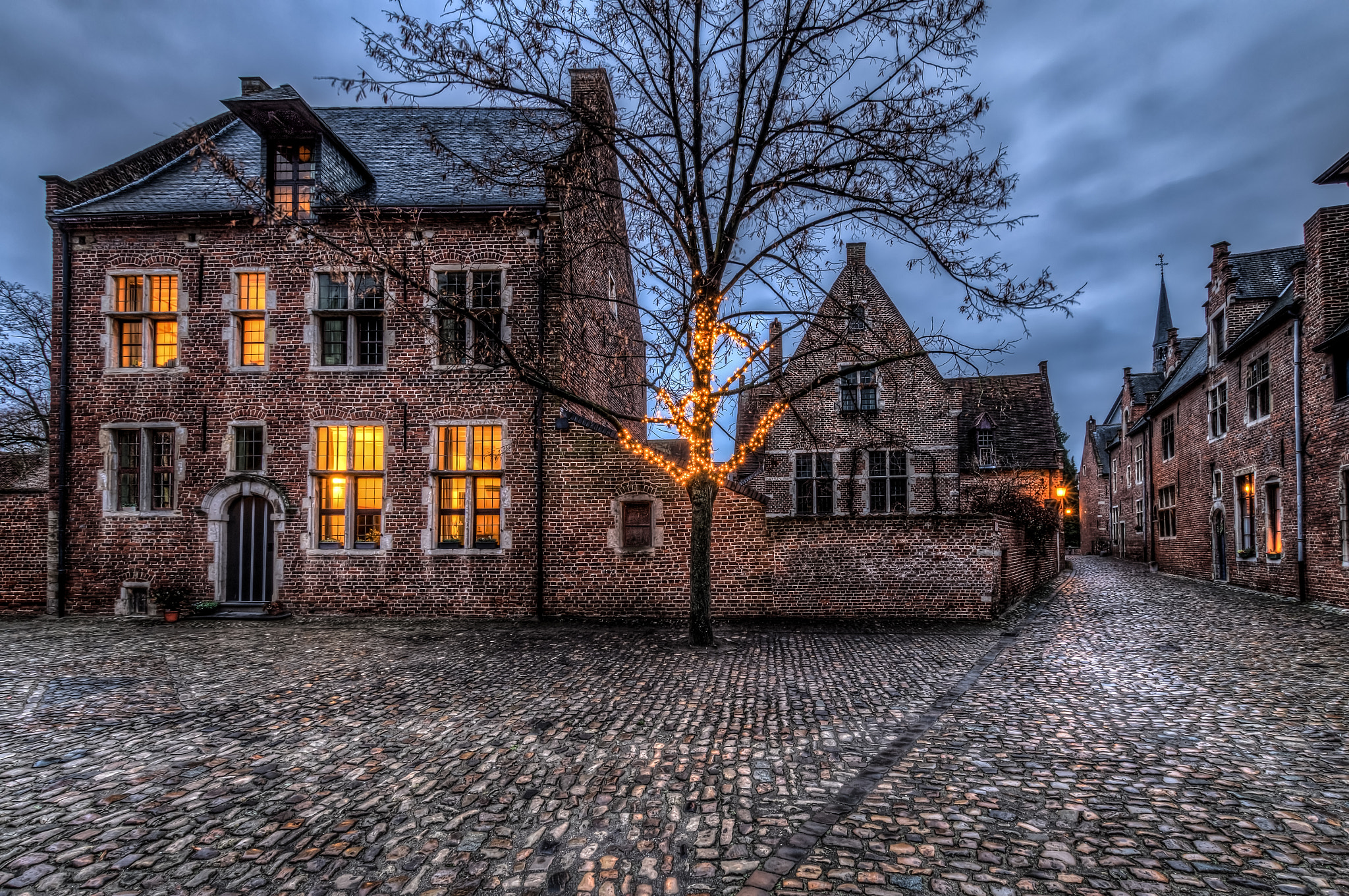 Sony SLT-A57 + Sigma 10-20mm F3.5 EX DC HSM sample photo. Le grand béguinage - groot begijnhof photography