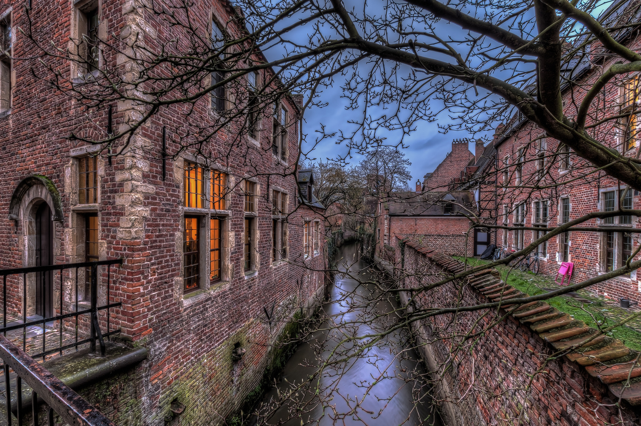 Sony SLT-A57 + Sigma 10-20mm F3.5 EX DC HSM sample photo. Le grand béguinage - groot begijnhof photography