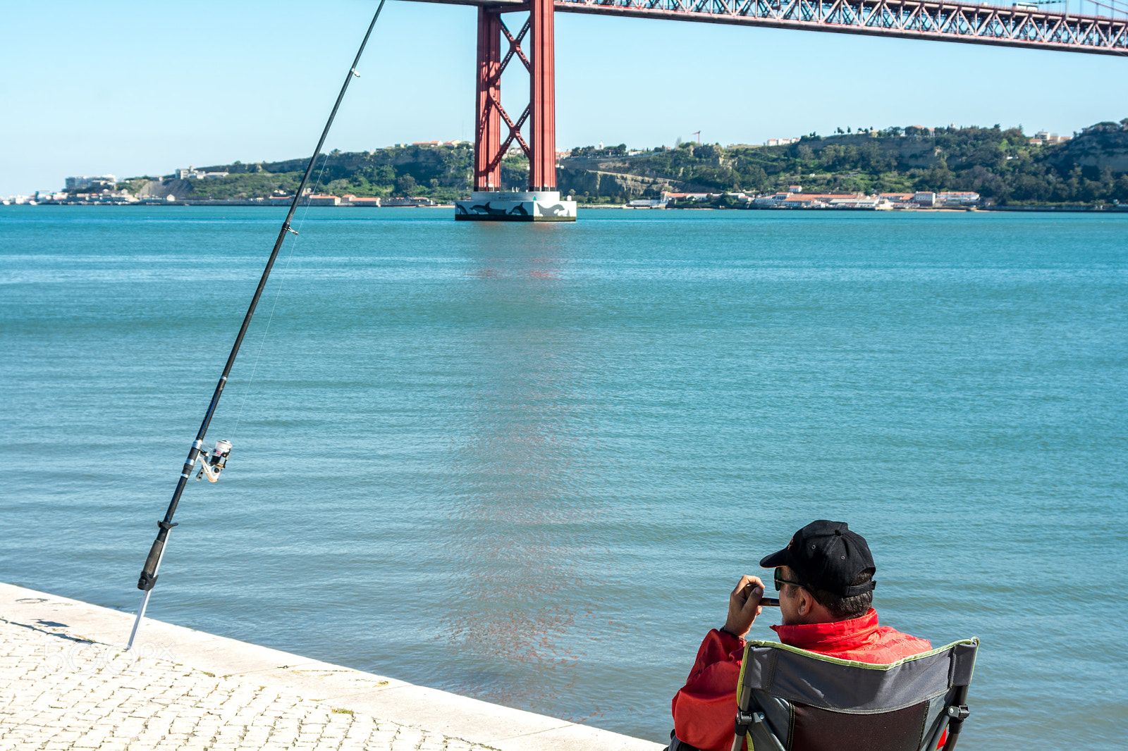 AF Zoom-Nikkor 28-80mm f/3.3-5.6G sample photo. People at a river embankment, sunny day activities photography