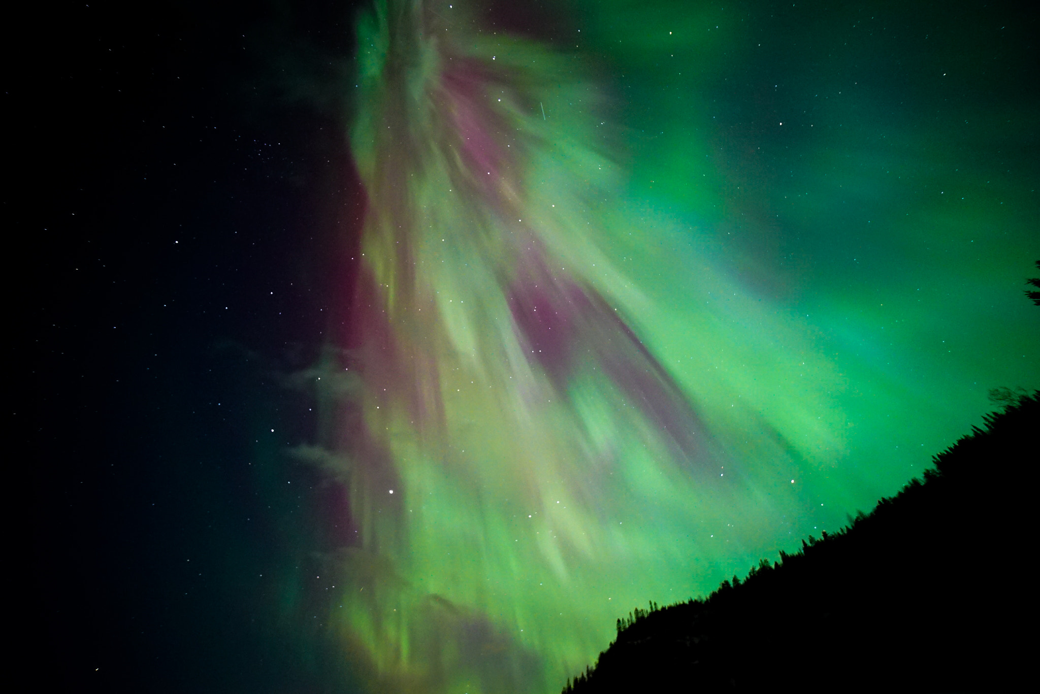 Sony a7S + Sony E 10-18mm F4 OSS sample photo. Aurora borealis photography