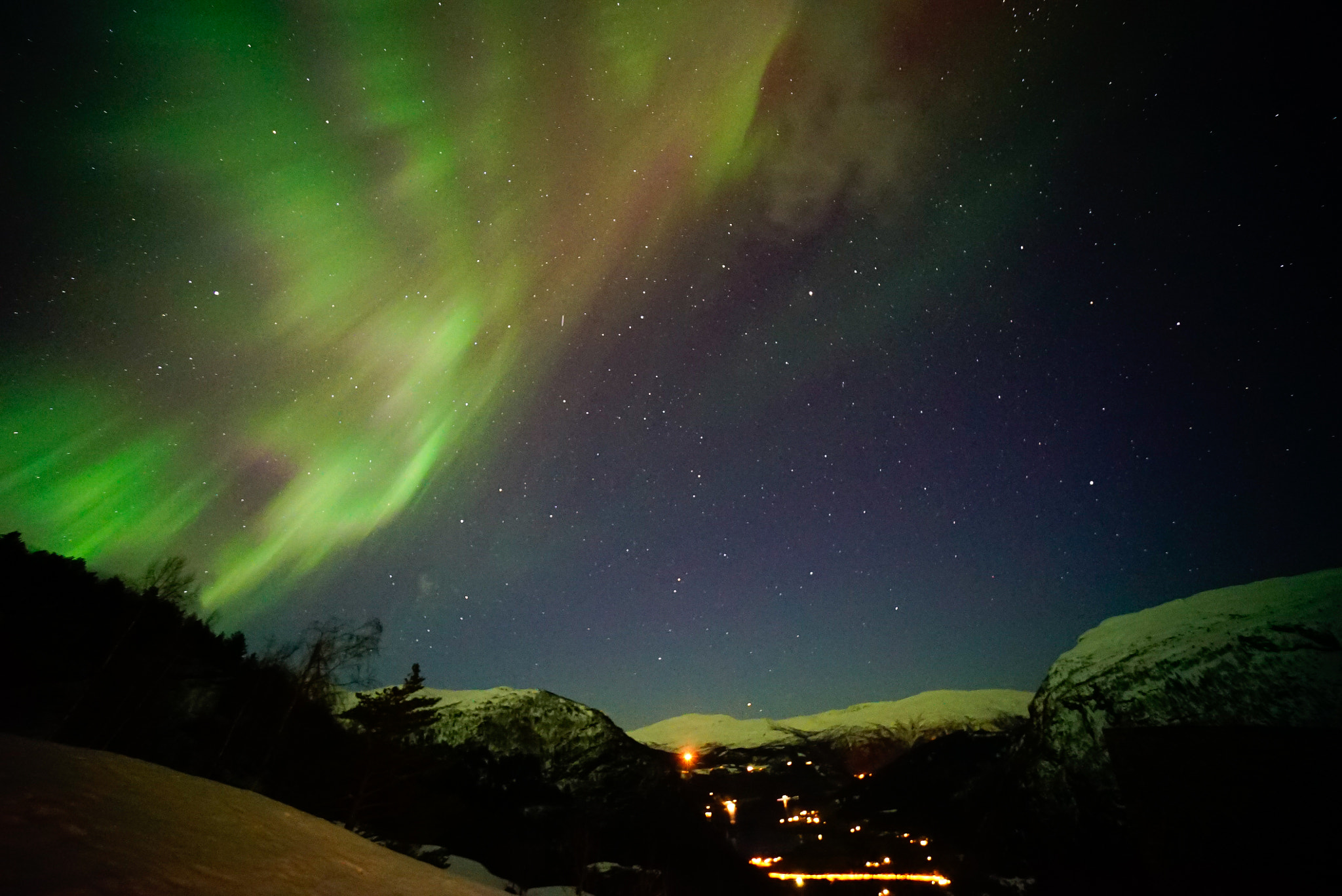 Sony a7S + Sony E 10-18mm F4 OSS sample photo. Aurora borealis photography