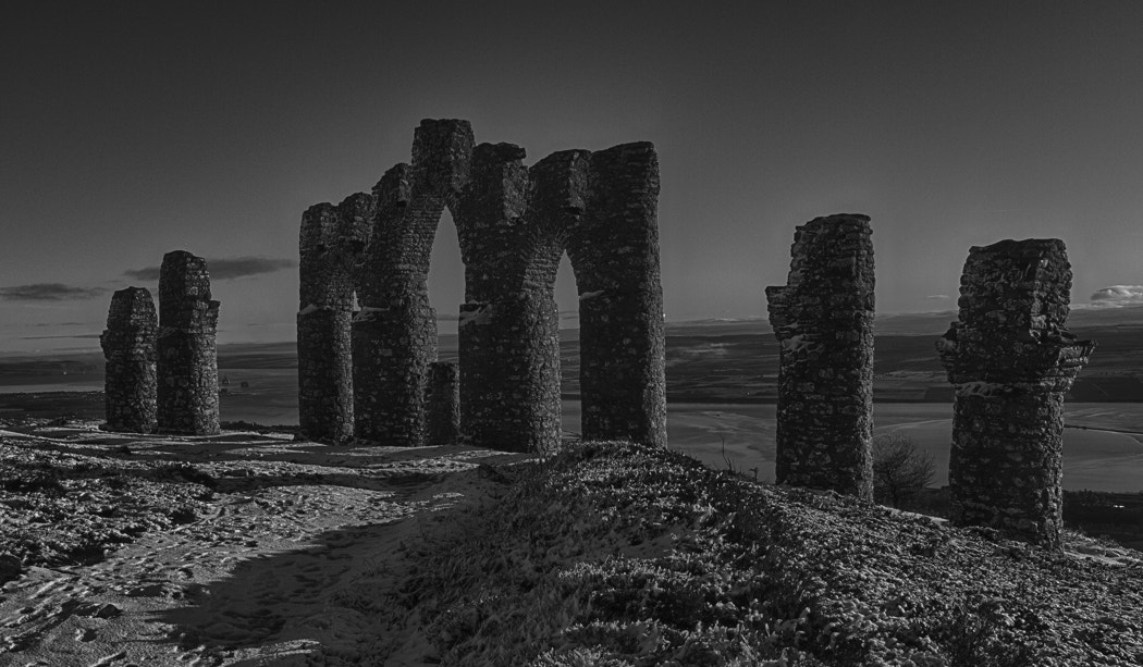 Olympus E-30 sample photo. Fyrish monument b&w photography