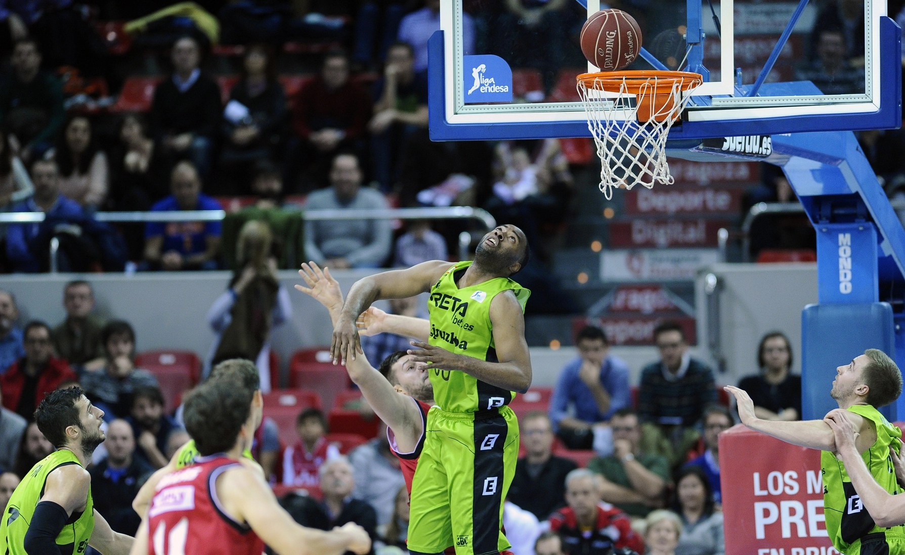 Nikon AF-S Nikkor 300mm F2.8G ED-IF VR sample photo. Cai zaragoza gipuzkoa basket photography