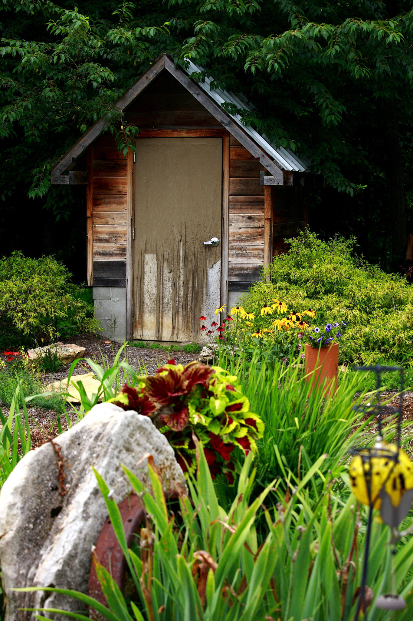 Canon EOS-1Ds Mark III sample photo. My out house photography