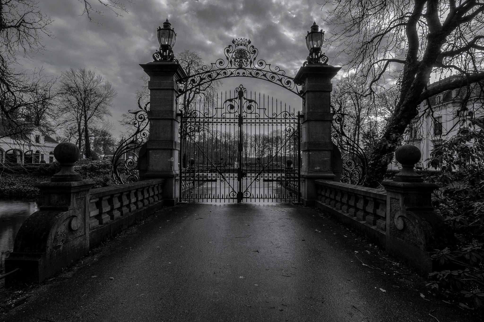 Sigma 17-35mm f/2.8-4 EX DG Aspherical HSM sample photo. The gate by castlel staverden photography