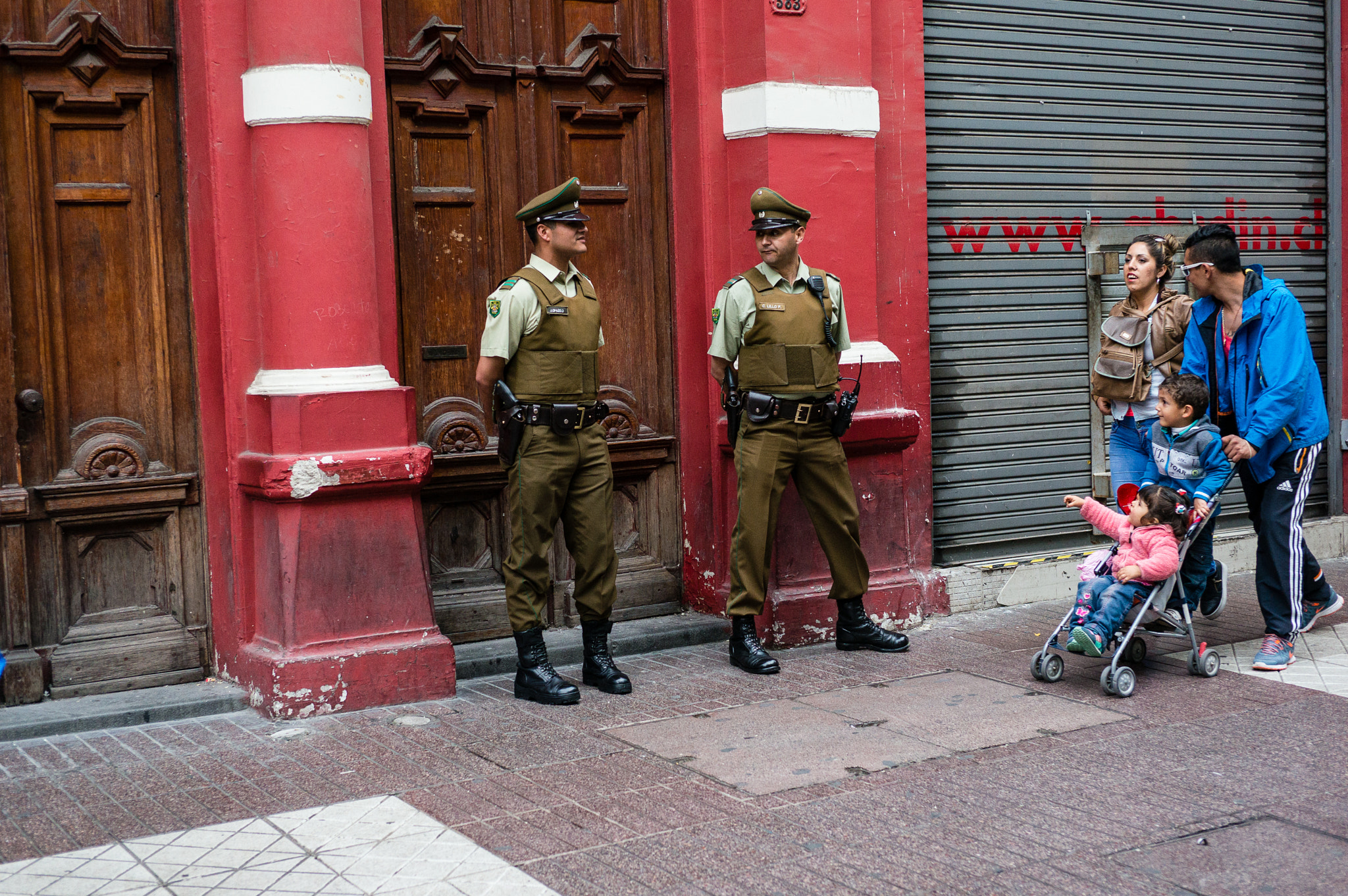 Sony Alpha NEX-6 + E 32mm F1.8 sample photo. The streets of santiago, chile photography