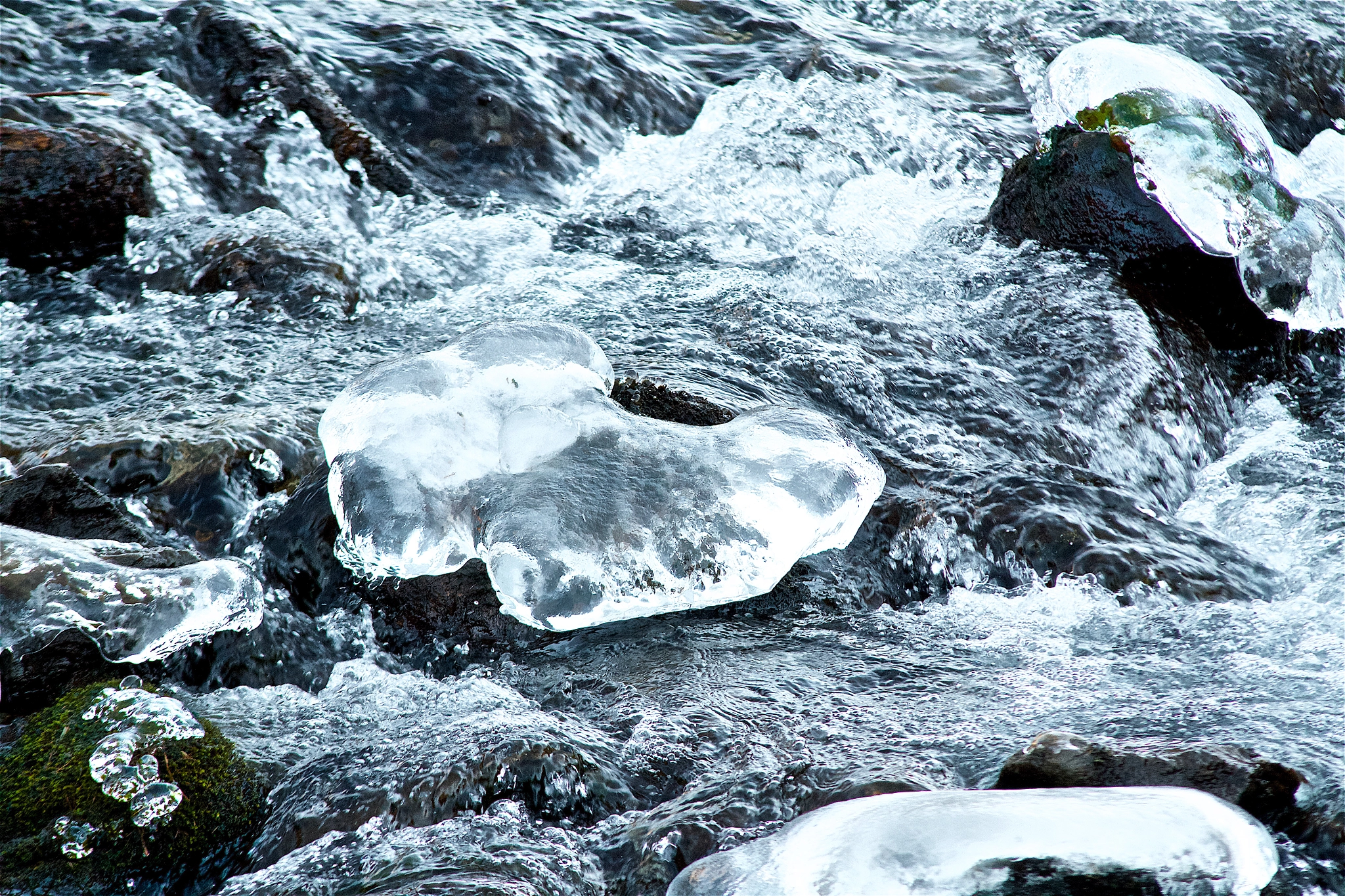 Sigma APO 50-150mm f/2.8 [II] EX DC HSM sample photo. Ice photography