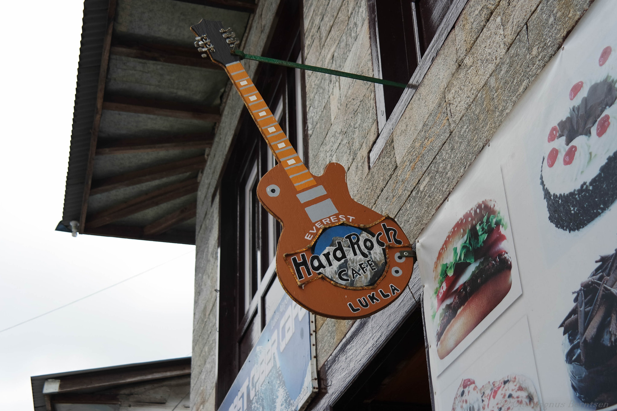 Samsung NX3000 + NX 18-55mm F3.5-5.6 sample photo. Hard rock cafe, lukla, nepal photography