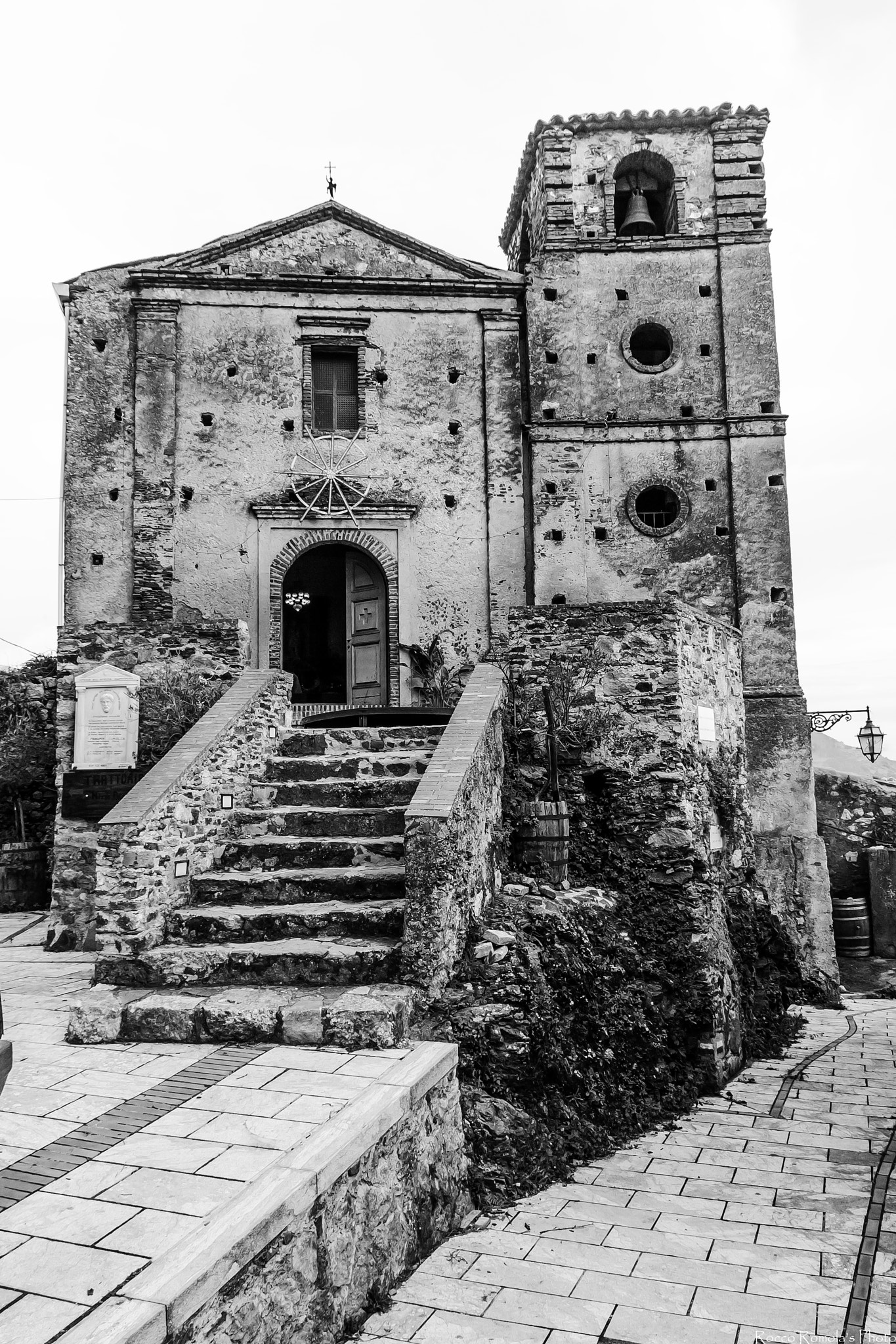 Sigma 17-70mm F2.8-4 DC Macro OS HSM sample photo. Chiesette di paese photography